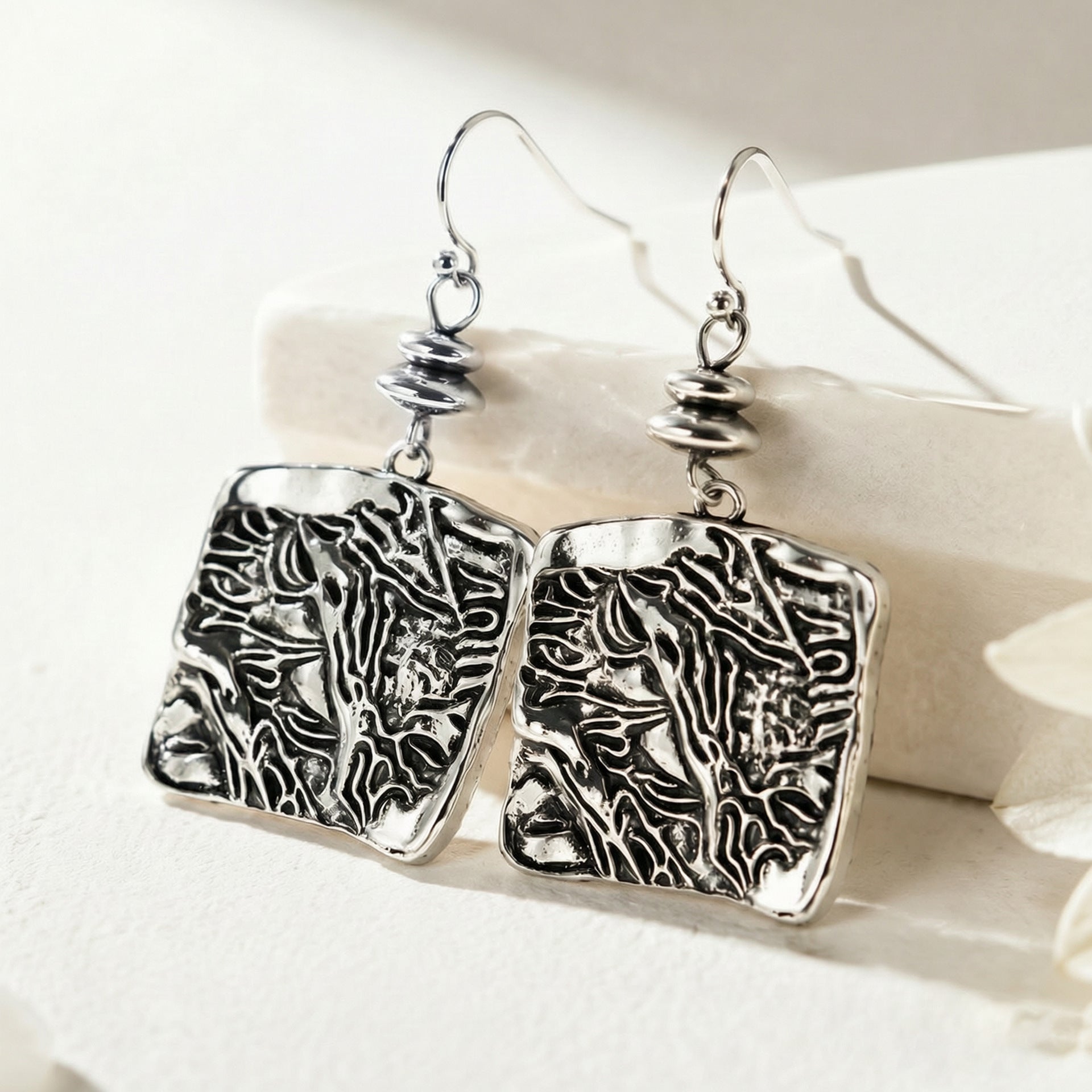Geometric Hammered Earrings For Women Featuring Antique Gold Plating Zinc Alloy Material