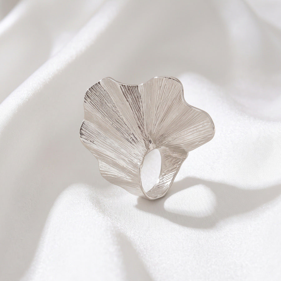 Exaggerated Ginkgo Leaf Ring For Women In Alloy With Electroplated Finish