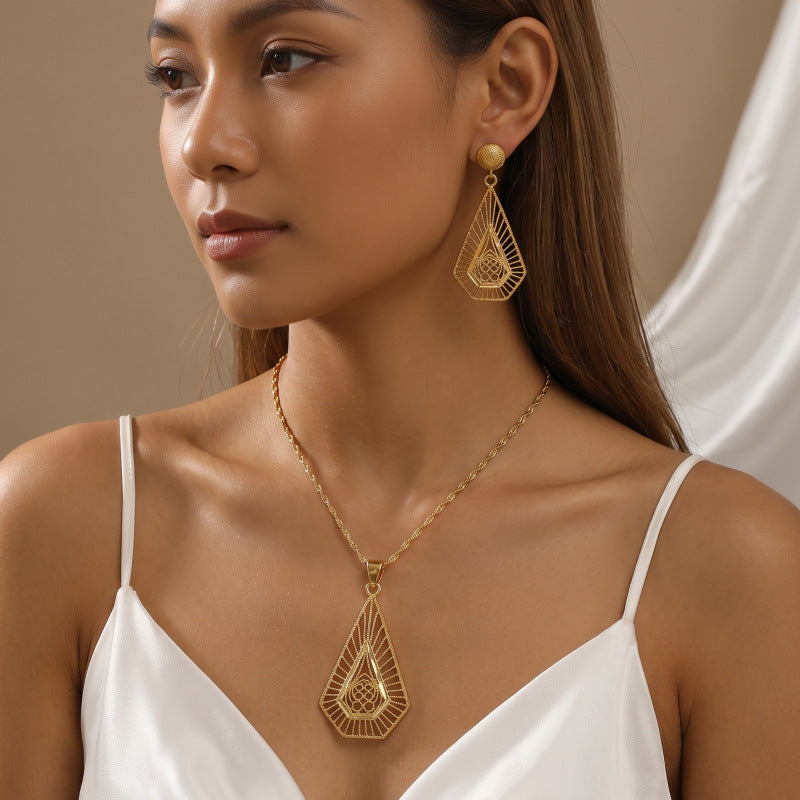 Gold Electroplated Alloy Jewelry Set Featuring Flower Pattern With Carving Craftsmanship, 1 Set