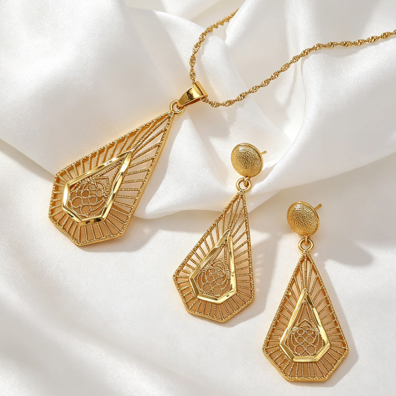 Gold Electroplated Alloy Jewelry Set Featuring Flower Pattern With Carving Craftsmanship, 1 Set