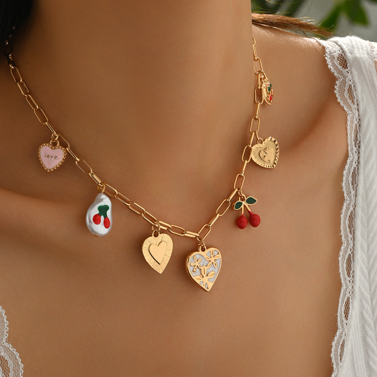 Heart Shape Enamel Pendant Necklace For Women With Electroplated Zinc Alloy Pendant And Paperclip Chain