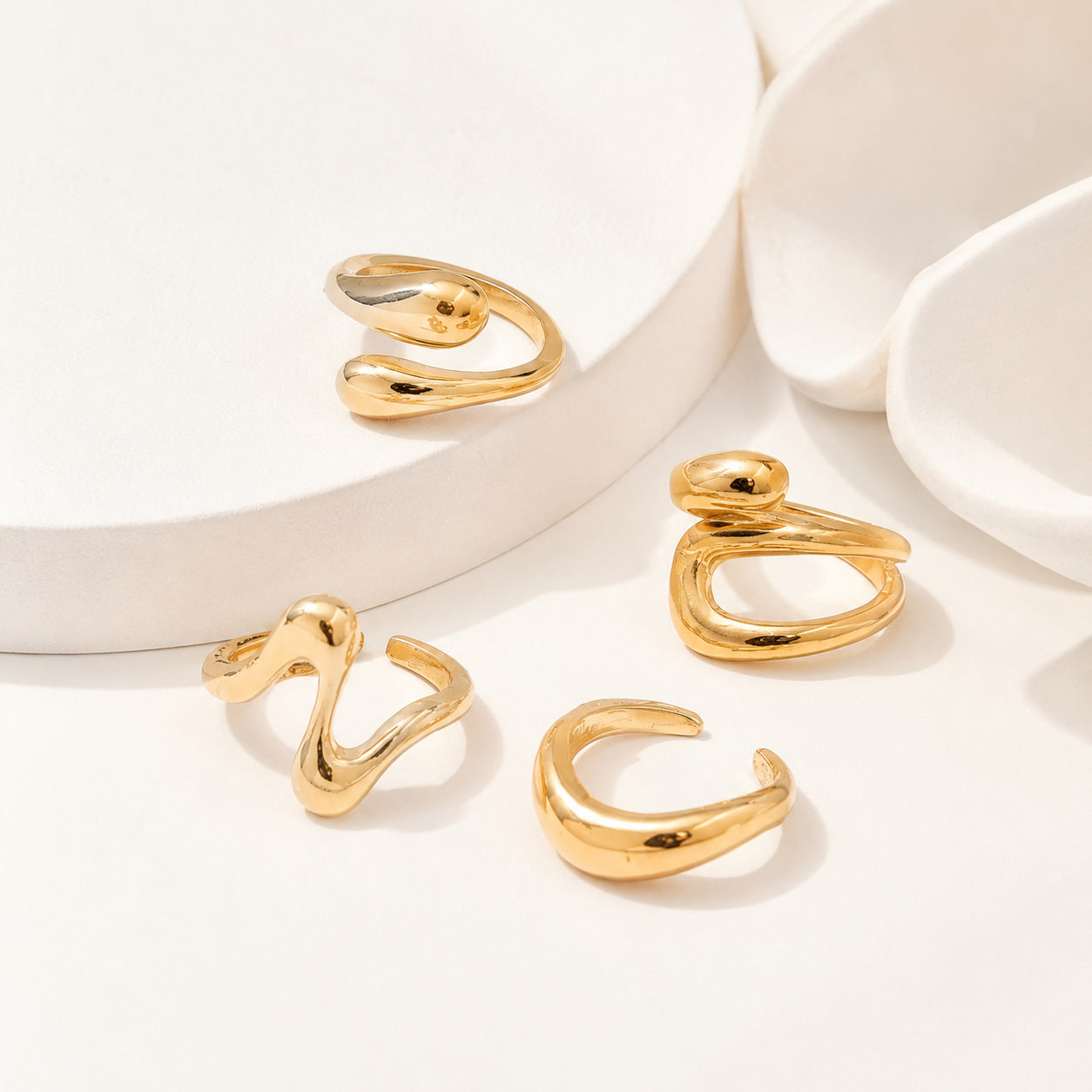 Irregular Gold Alloy Ring For Women Featuring Electroplated Craftsmanship