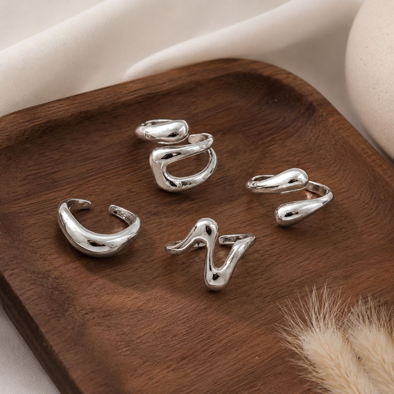 Irregular Gold Alloy Ring For Women Featuring Electroplated Craftsmanship