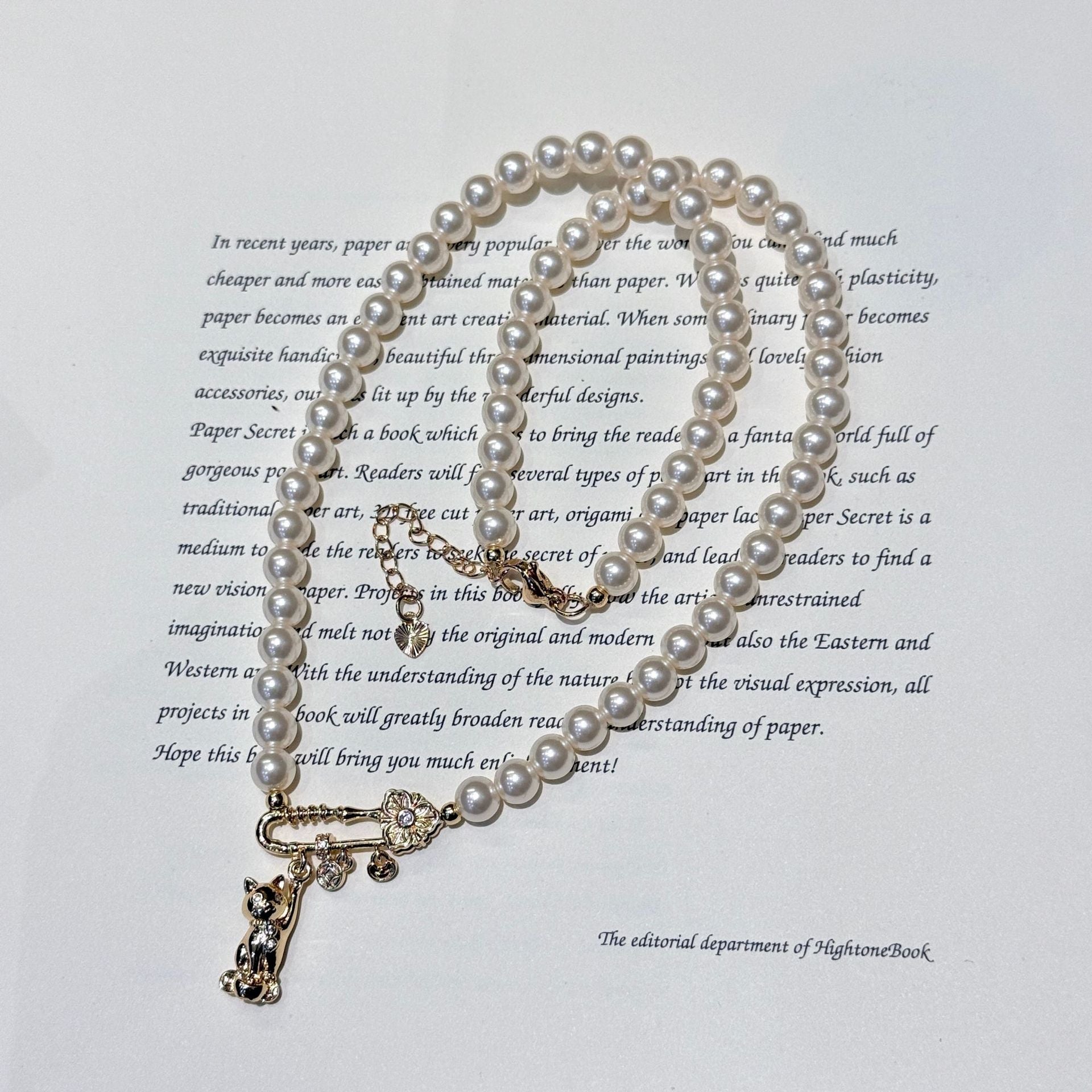 Three-dimensional Cat Necklace For Women With Imitation Pearl And Rhinestone Pendant In Alloy, Featuring Paperclip Chain