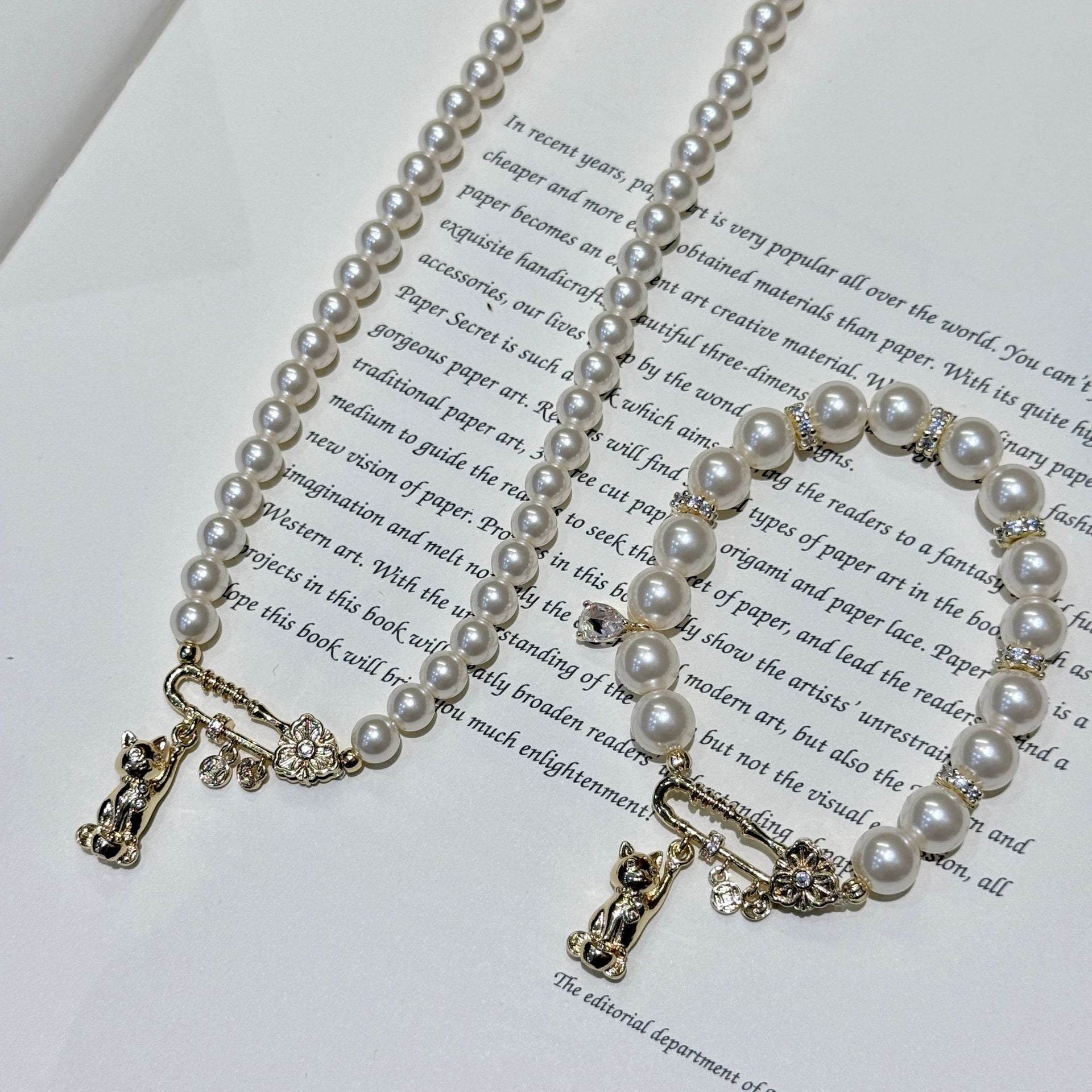 Three-dimensional Cat Necklace For Women With Imitation Pearl And Rhinestone Pendant In Alloy, Featuring Paperclip Chain