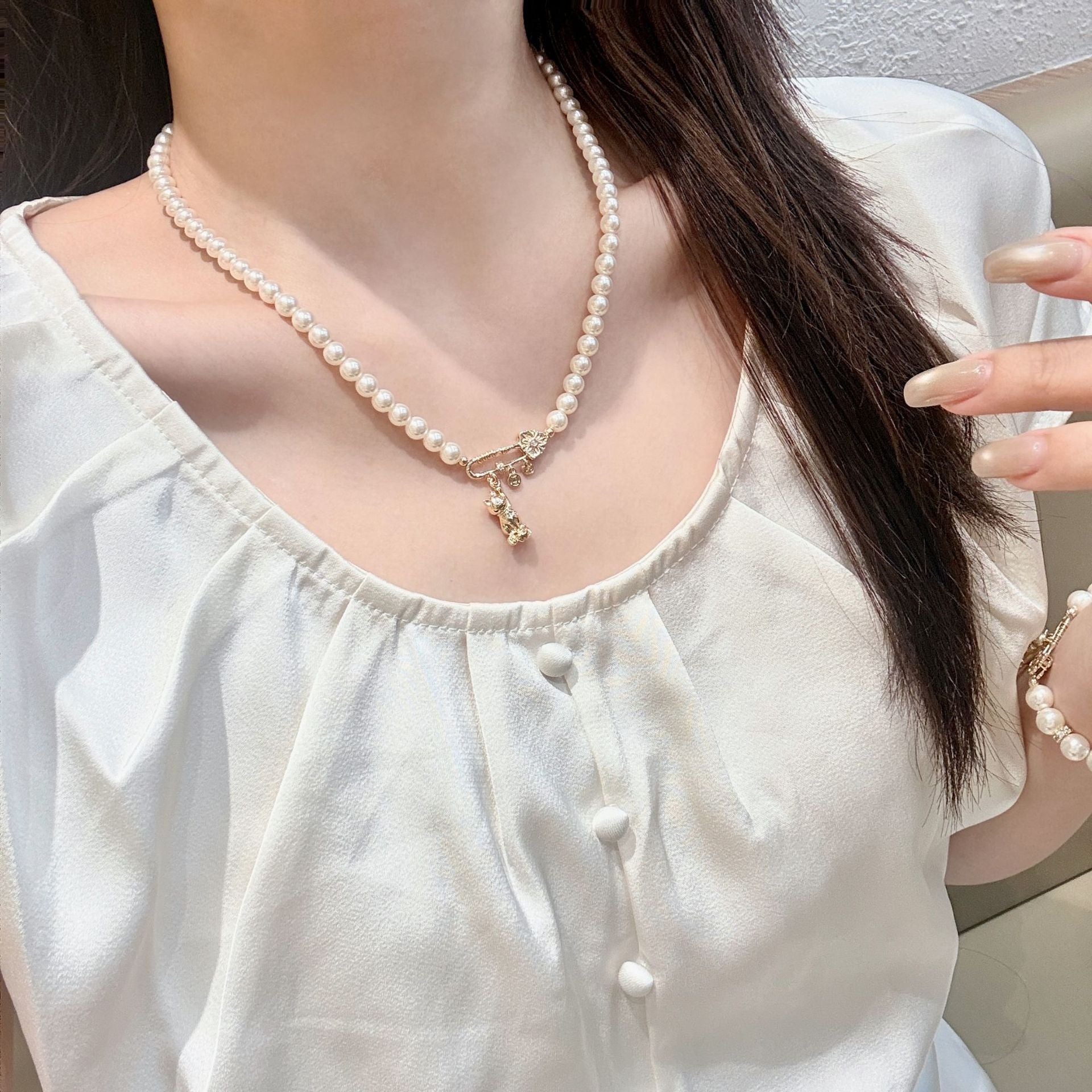 Three-dimensional Cat Necklace For Women With Imitation Pearl And Rhinestone Pendant In Alloy, Featuring Paperclip Chain