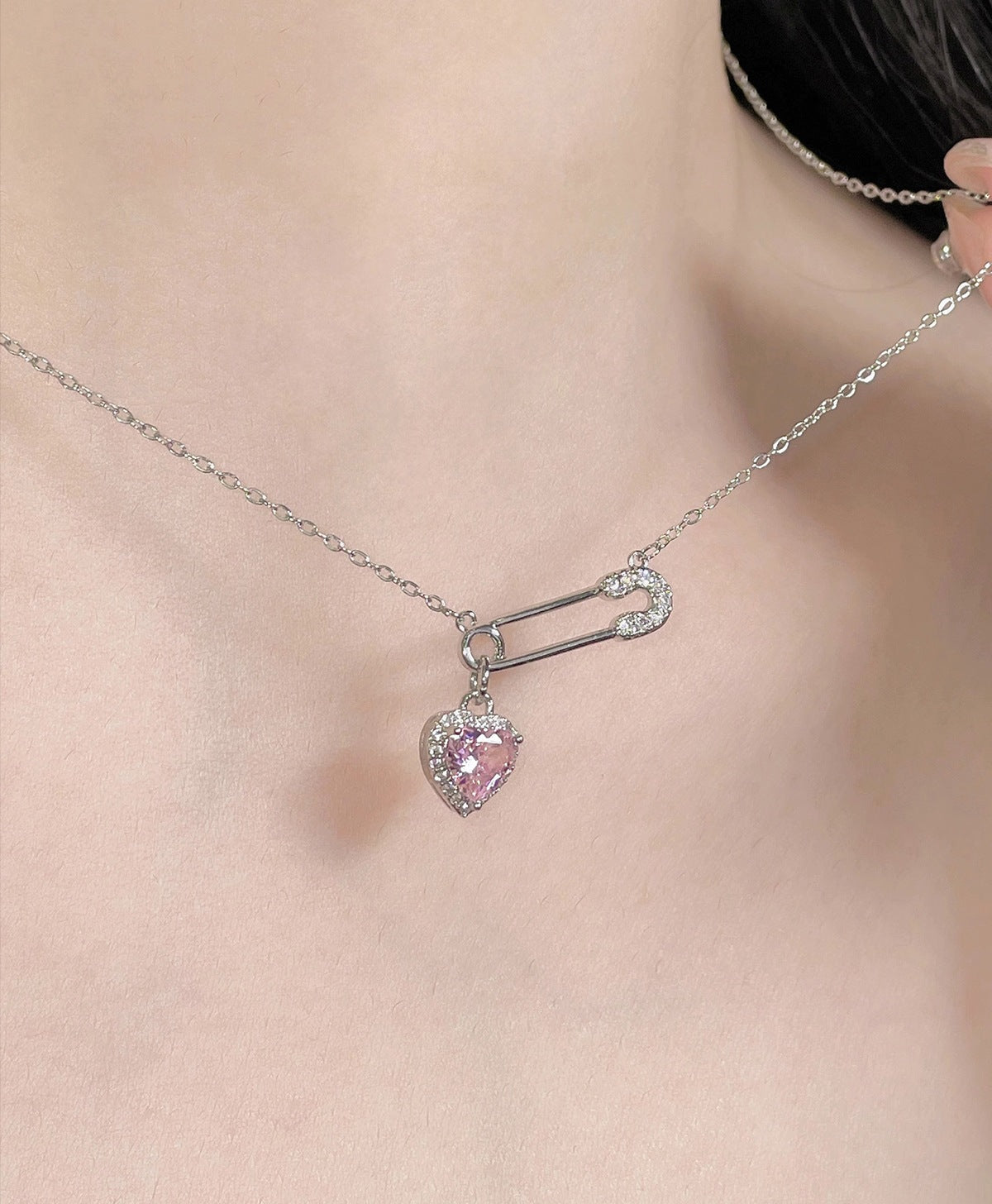 Heart Shape Choker Necklace For Women With Zircon Inlay And Silver Plated Copper Pendant On Paperclip Chain