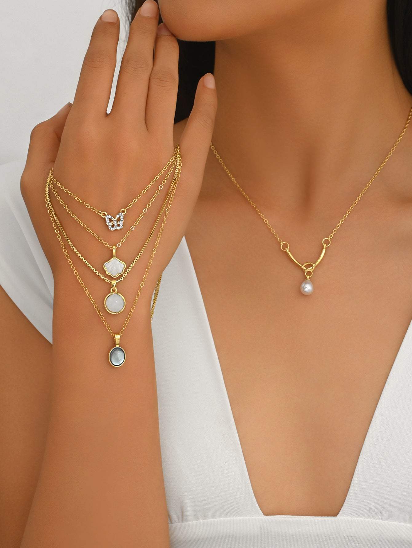 Sweet Gold Butterfly Beaded Chain Choker Necklace For Women With Alloy Craft And Cat's Eye Stone Inlay