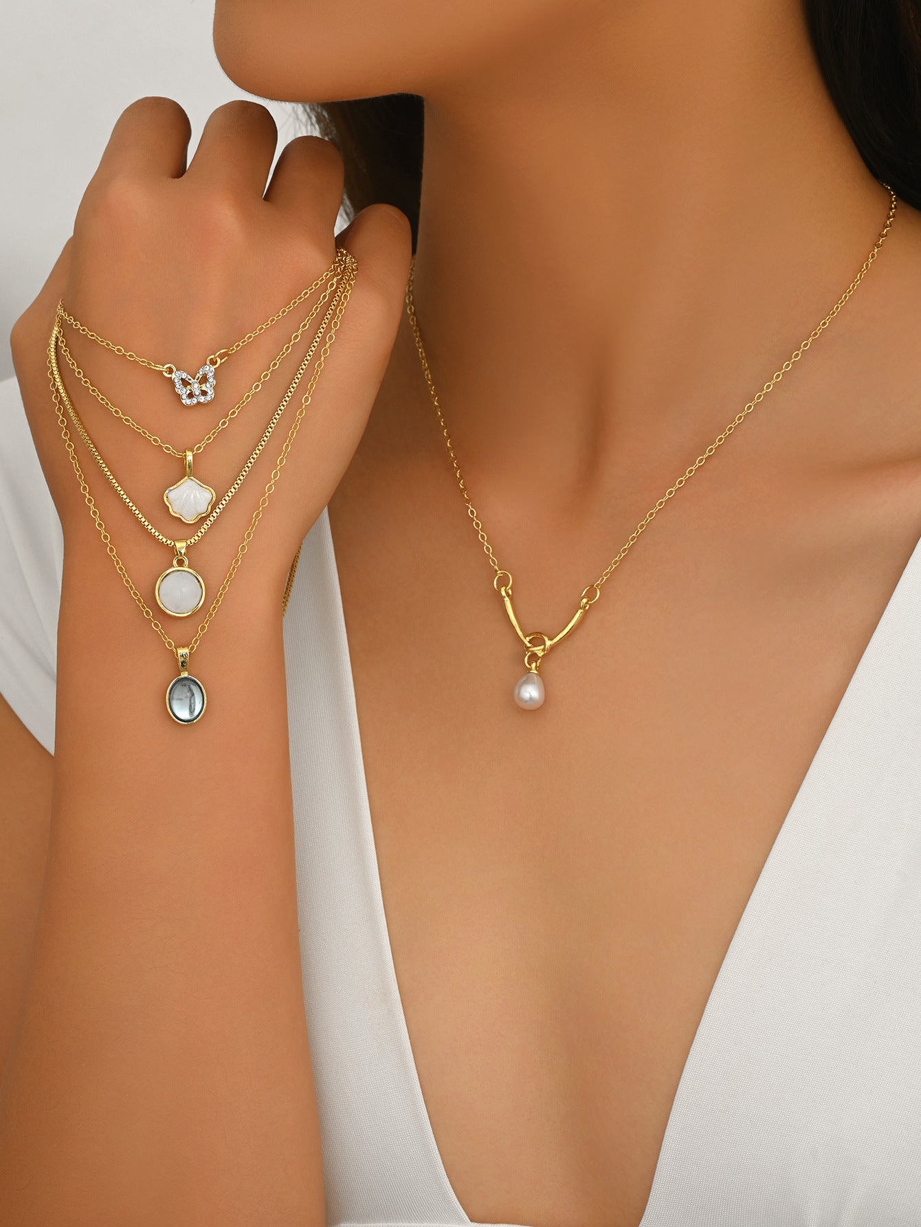 Sweet Gold Butterfly Beaded Chain Choker Necklace For Women With Alloy Craft And Cat's Eye Stone Inlay