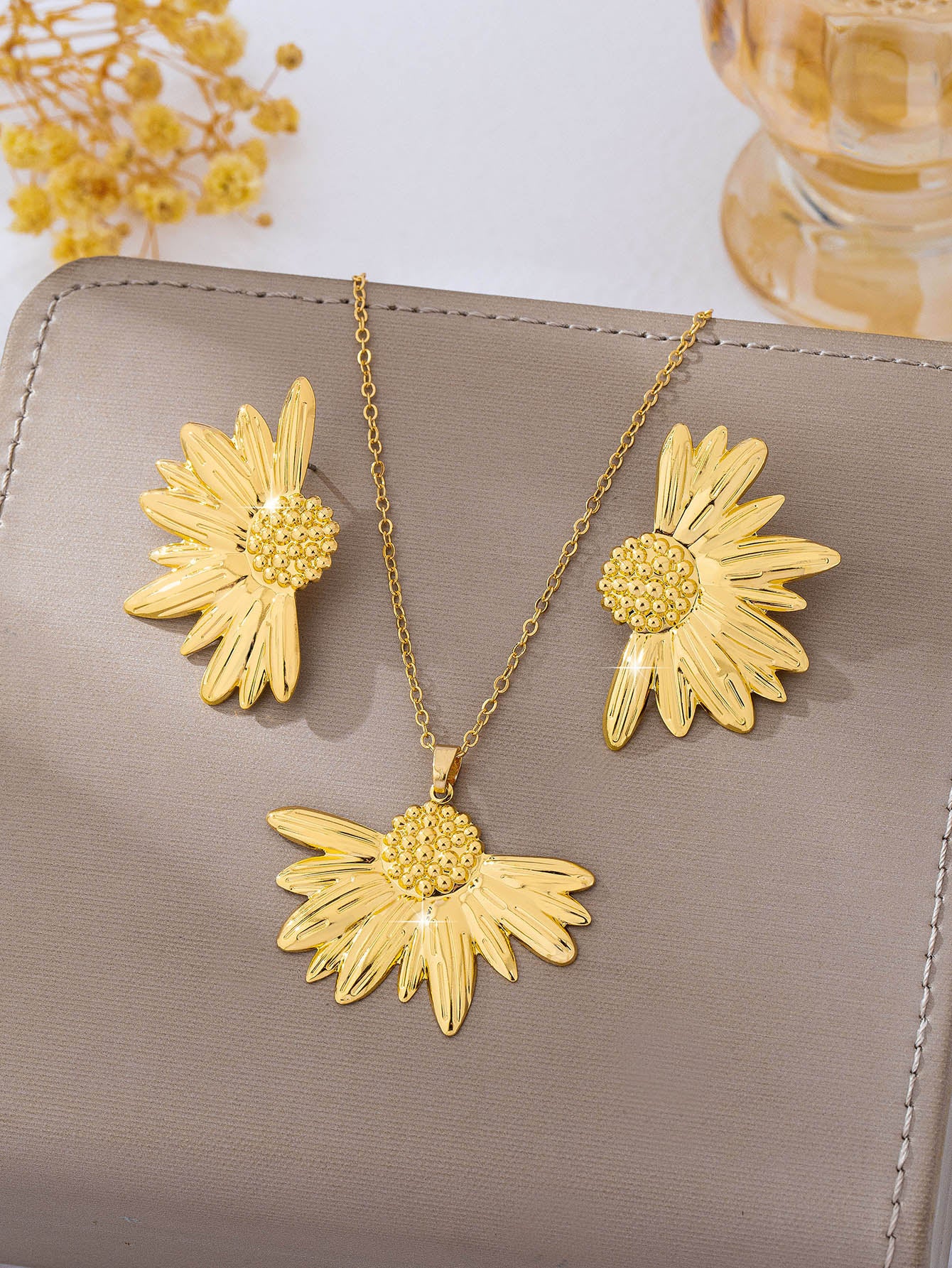Bohemian Flowers Jewelry Set For Women With KC Golden Plated 0.03µm Finish Featuring Three-Dimensional Design And Cable Chain