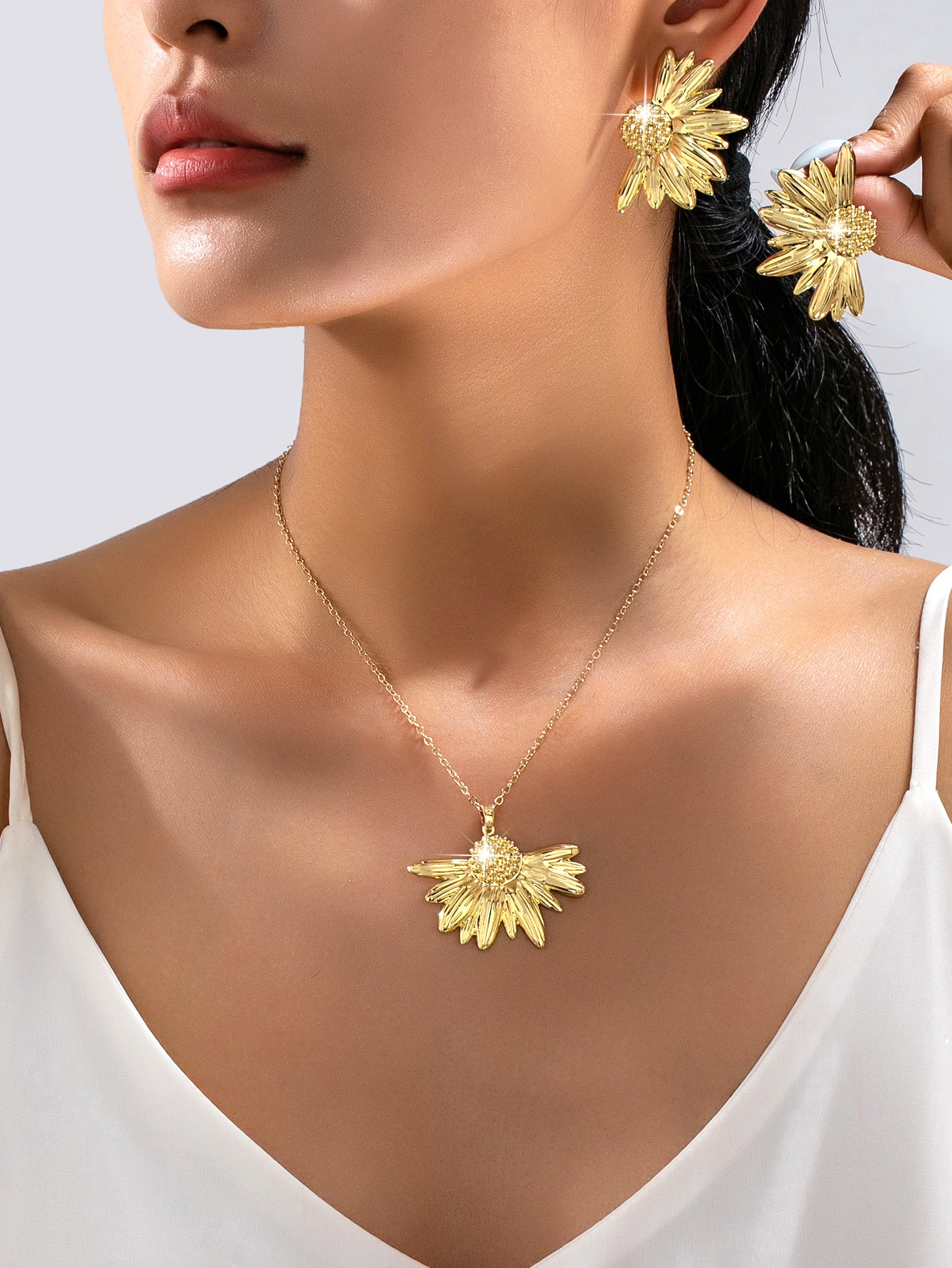 Bohemian Flowers Jewelry Set For Women With KC Golden Plated 0.03µm Finish Featuring Three-Dimensional Design And Cable Chain