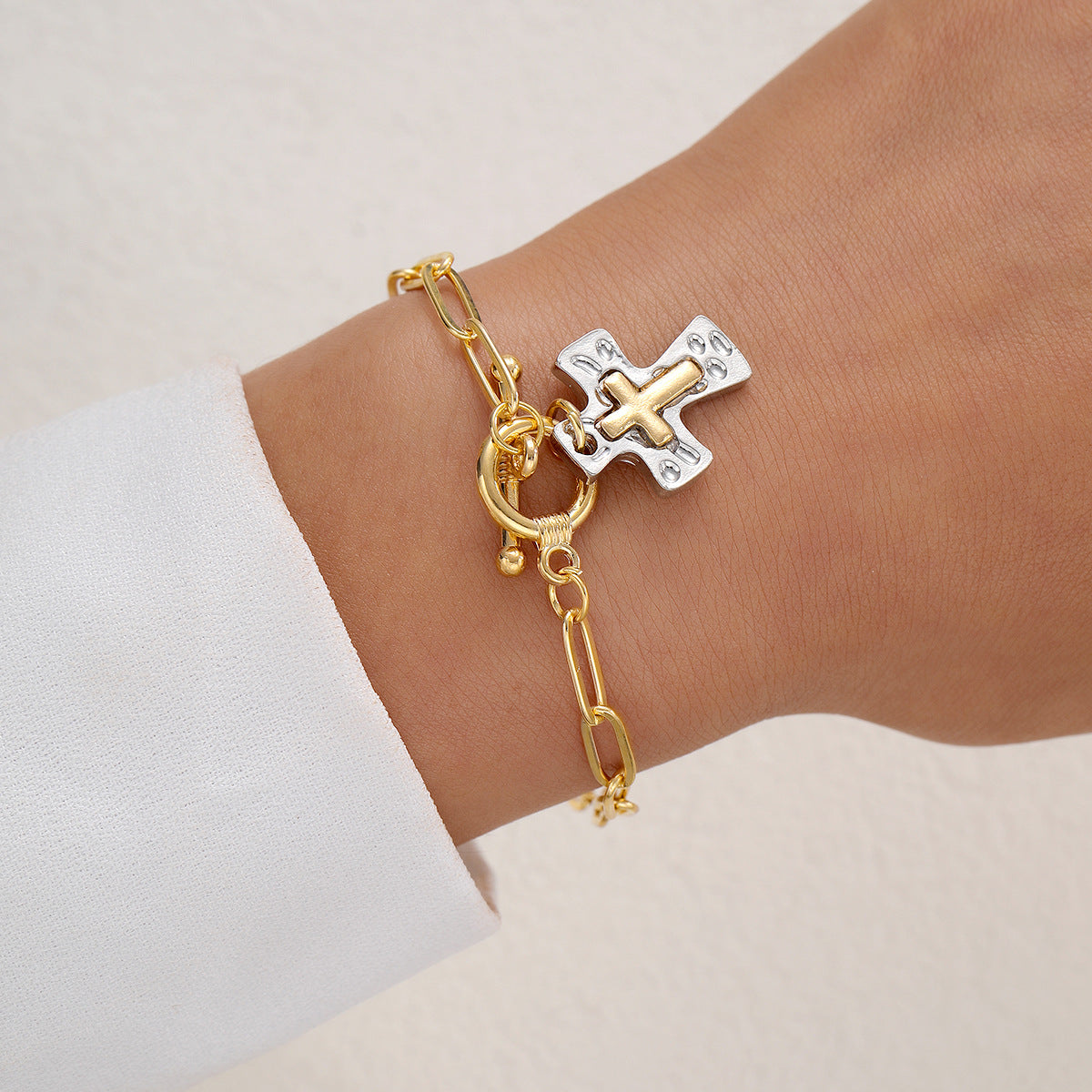 Cross Pendant Necklace For Women In Alloy With Paperclip Chain, Perfect For Daily Wear