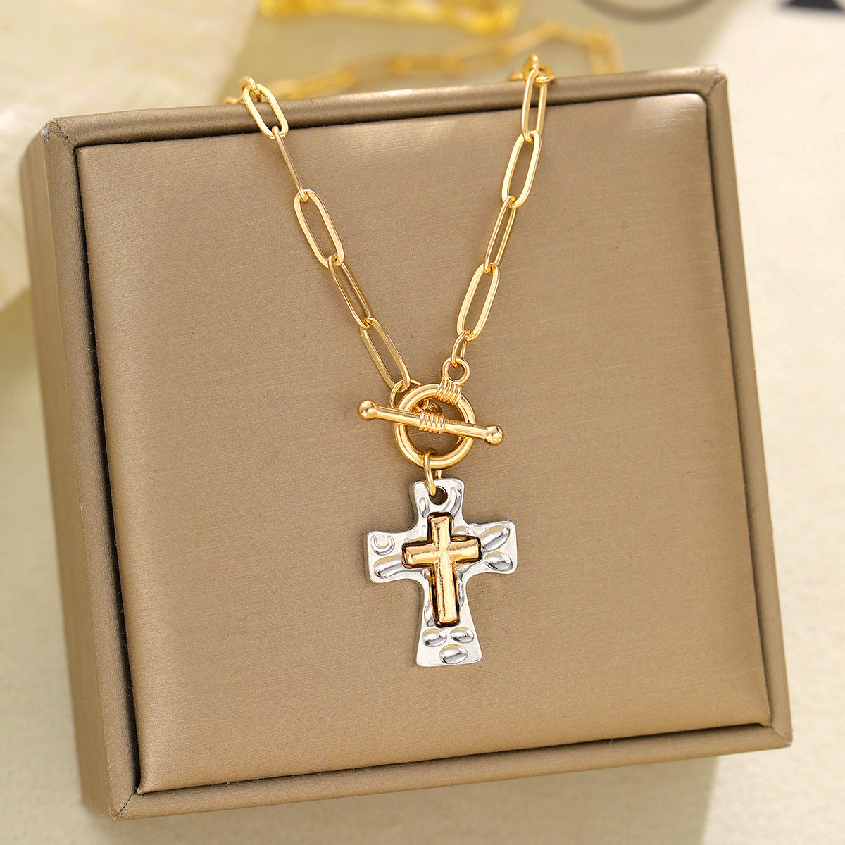 Cross Pendant Necklace For Women In Alloy With Paperclip Chain, Perfect For Daily Wear