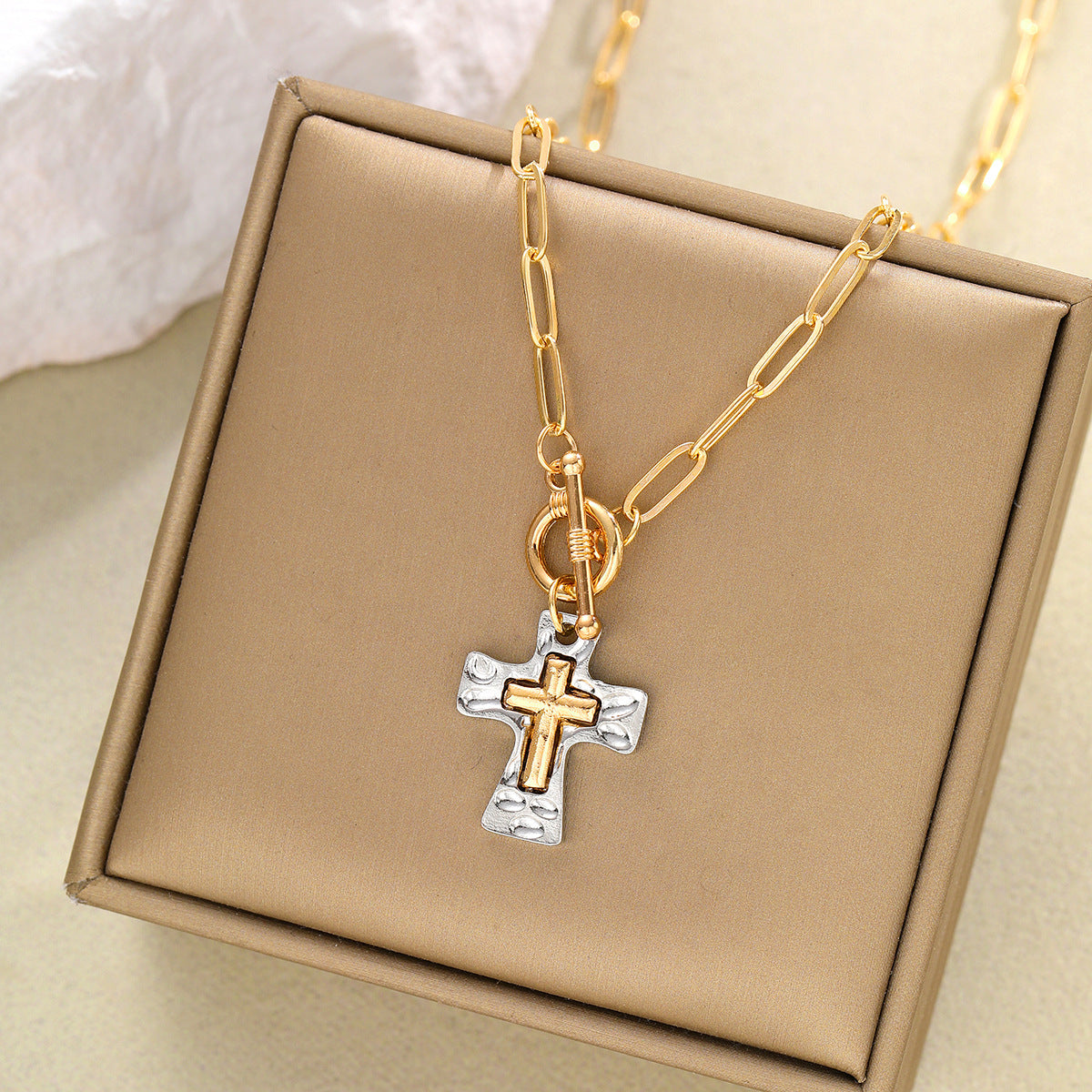 Cross Pendant Necklace For Women In Alloy With Paperclip Chain, Perfect For Daily Wear