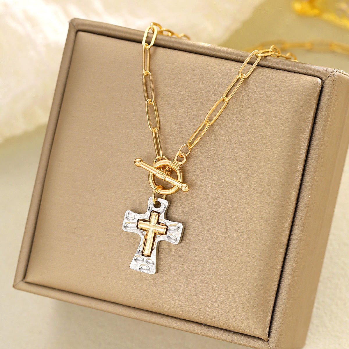 Cross Pendant Necklace For Women In Alloy With Paperclip Chain, Perfect For Daily Wear