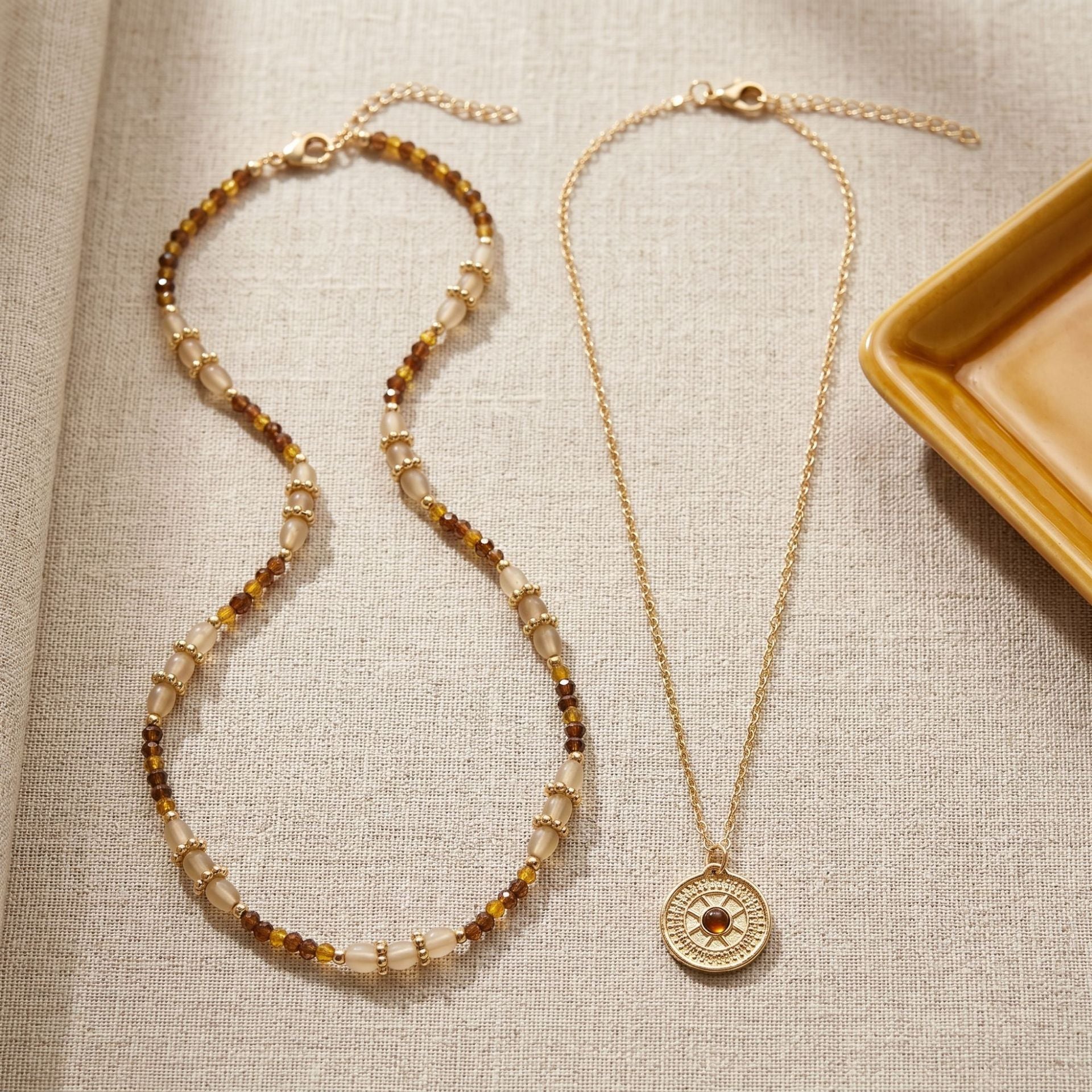 Maillard Style Beaded Shell Necklace For Women Featuring Alloy Pendant With Tiger Eye Inlay