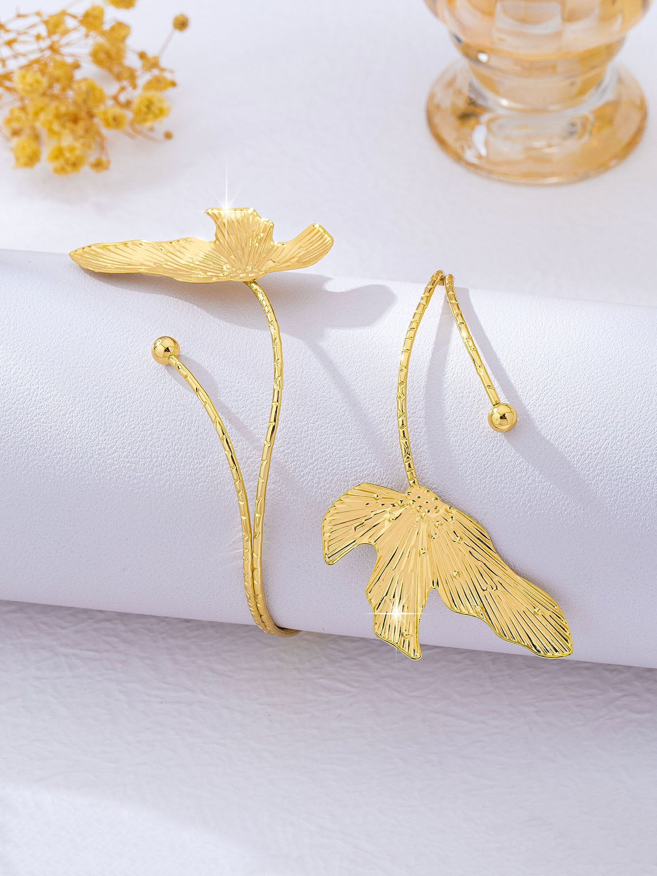 Elegant Three-dimensional Flowers Arm Bracelet For Women In KC Golden Plated Alloy