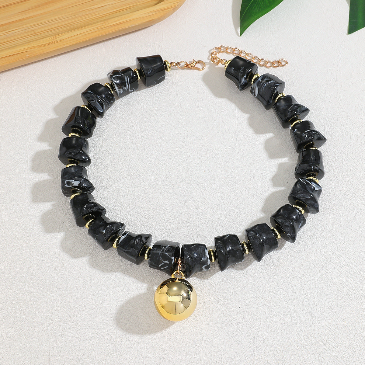 Exaggerated Irregular Necklace For Adults Featuring Dyed Black Resin Pendant