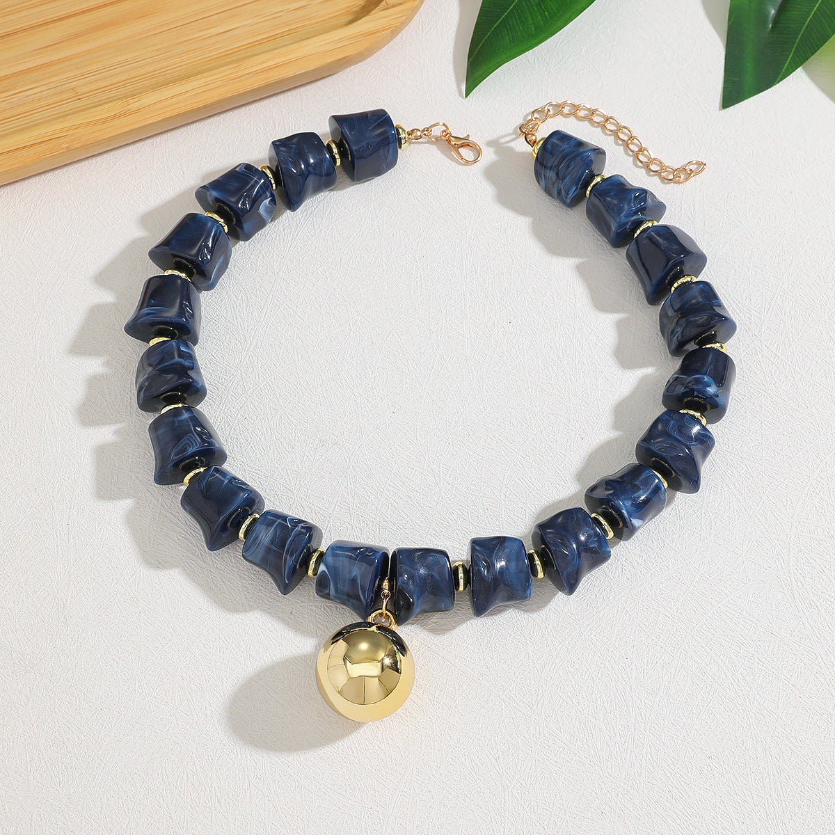 Exaggerated Irregular Necklace For Adults Featuring Dyed Black Resin Pendant
