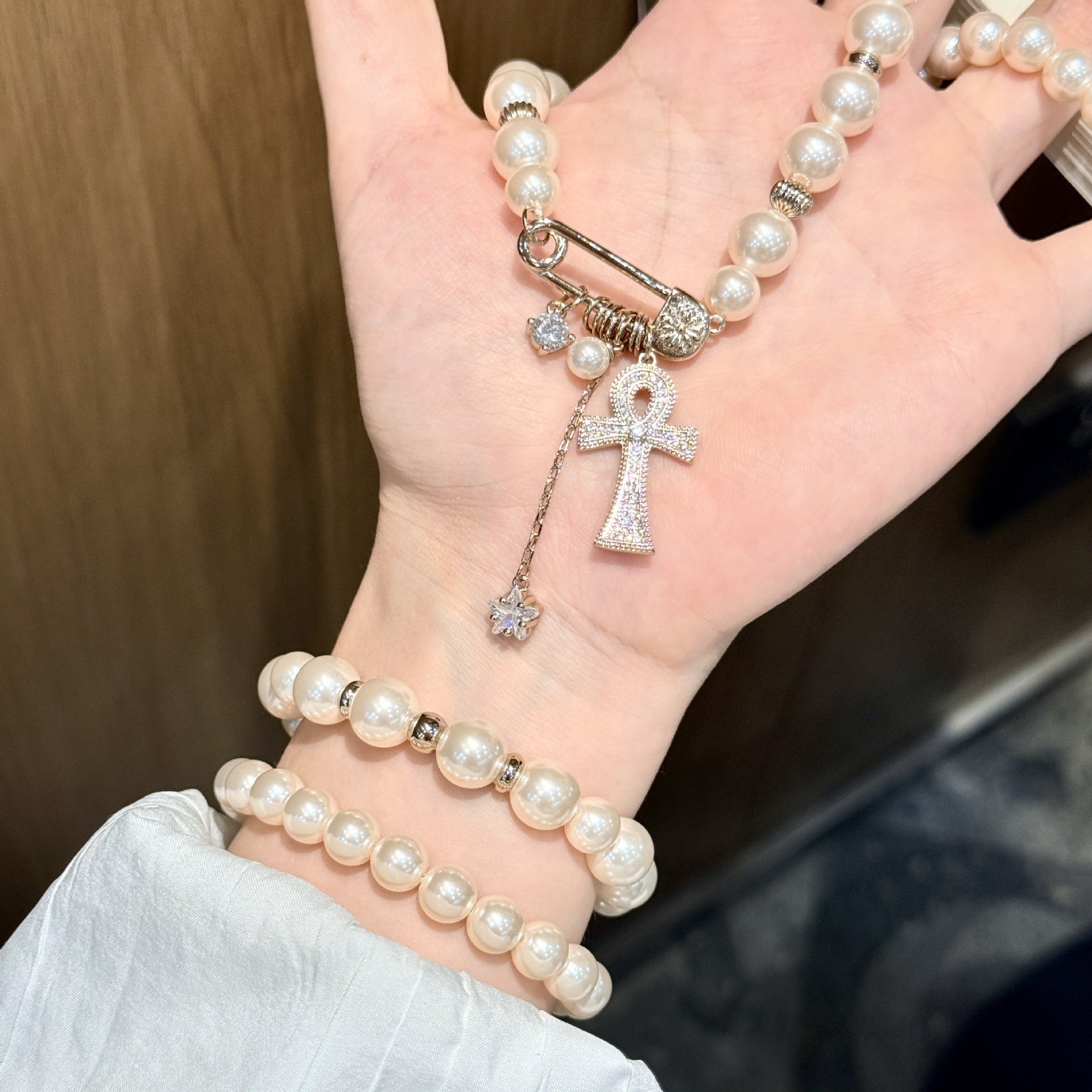 Electroplated Cross Necklace For Women With Imitation Pearl Pendant And Paperclip Chain In Copper