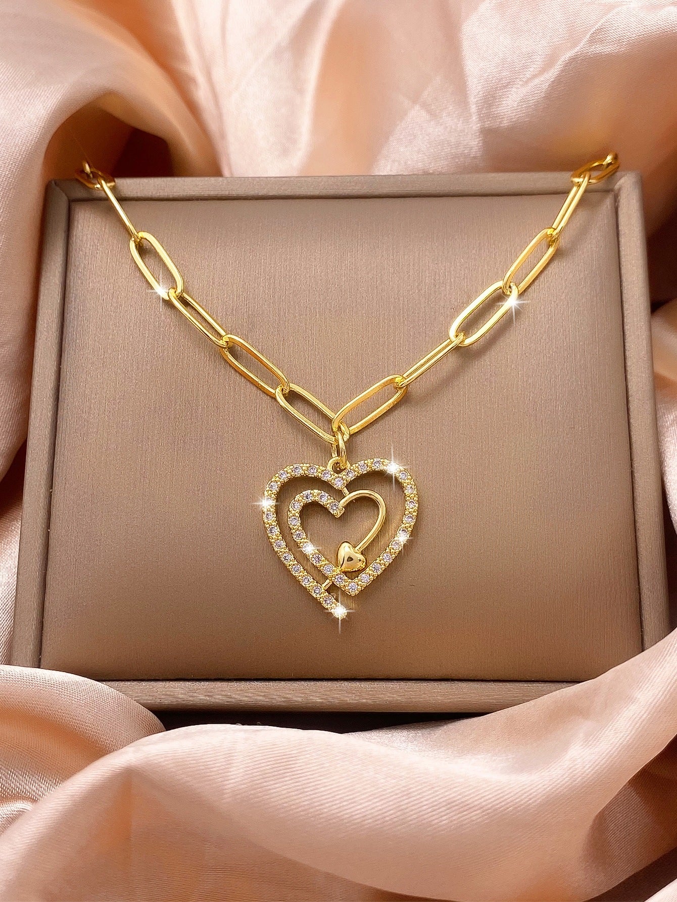 Heart Shape Pendant Necklace For Women In Simple Style With 18K Real Gold Plated Copper And Paperclip Chain
