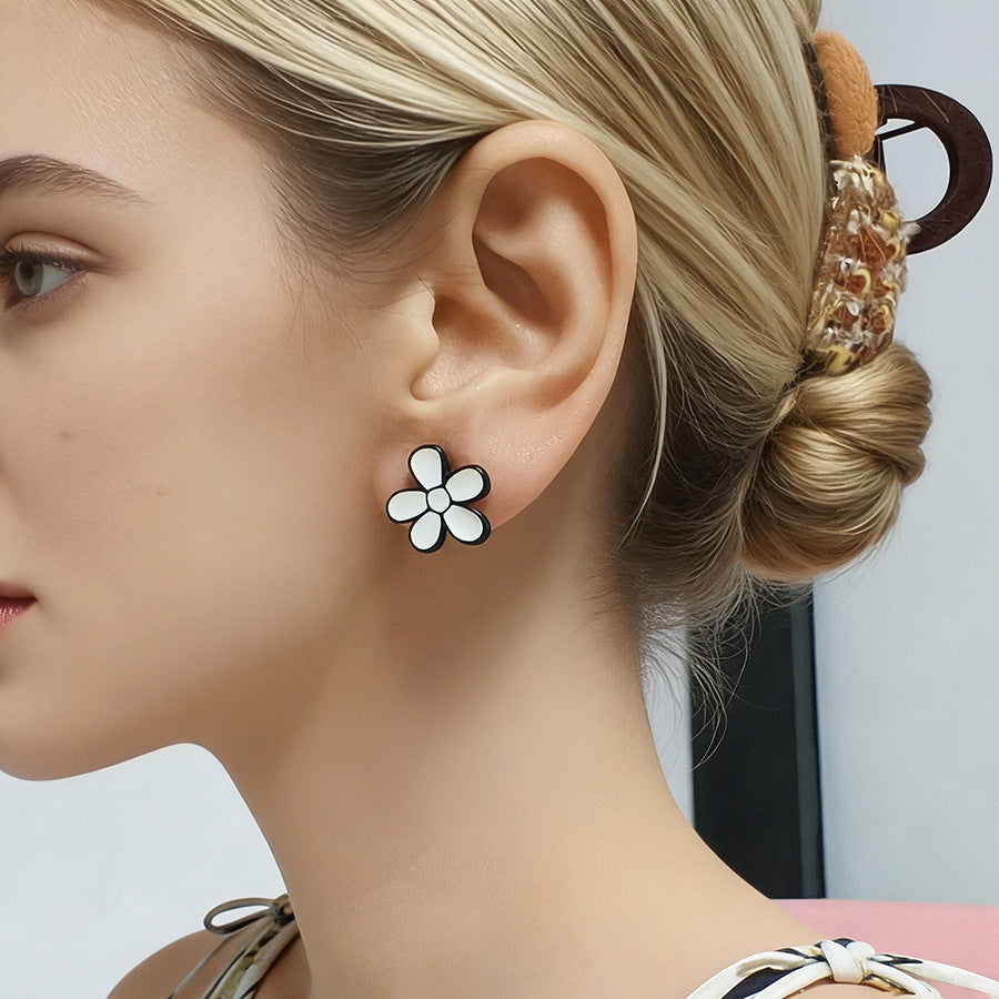 New Style Flowers Clip Earrings For Women In Colour With Stoving Varnish Finish, Made Of Zinc Alloy