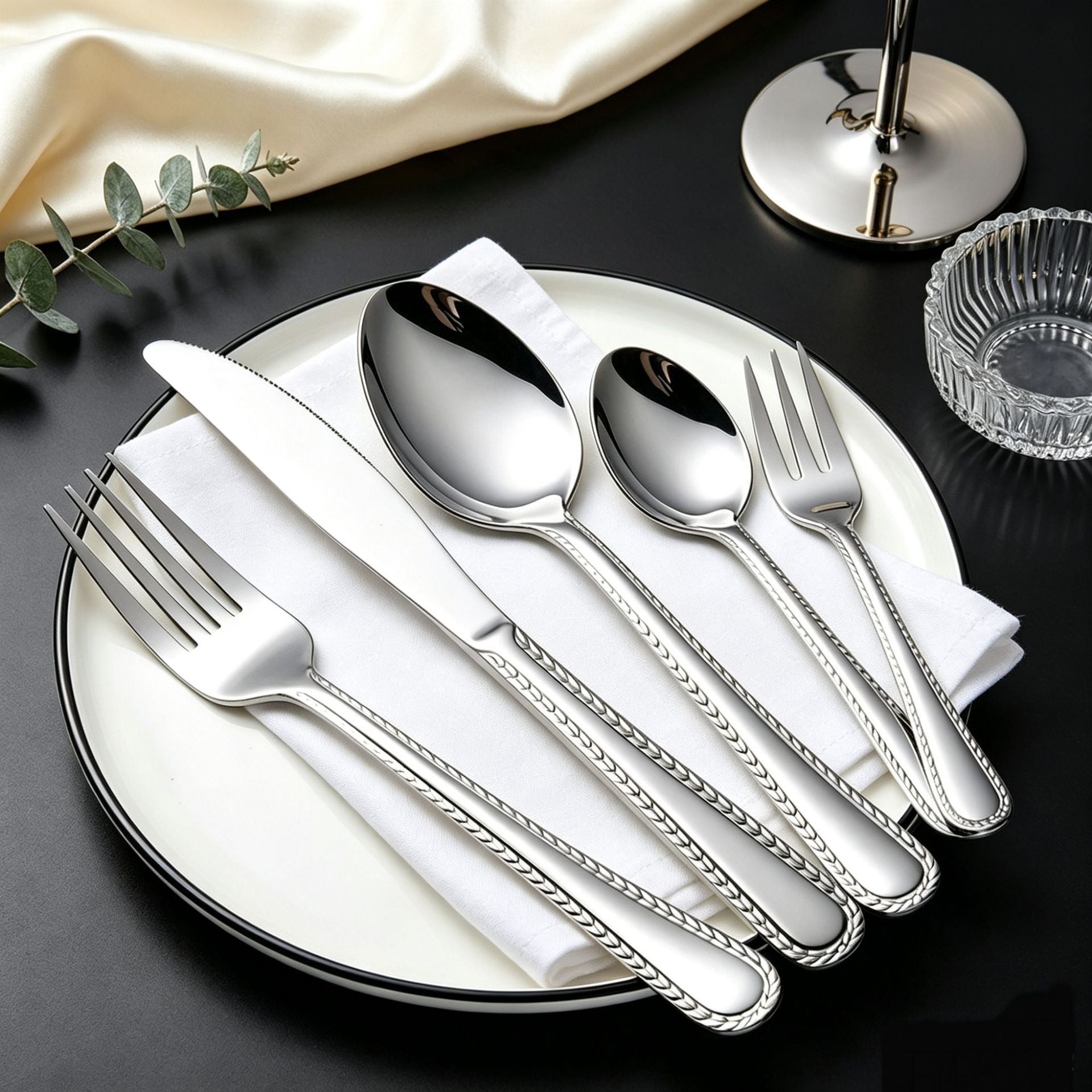 Solid Color Chinoiserie Tableware Set For Birthday Celebrations Featuring Western Cutlery