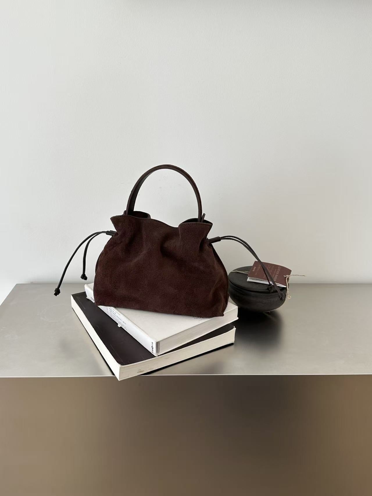Genuine Leather Dumpling Shape Handbag With Folds Featuring Top Handle, Perfect For Autumn