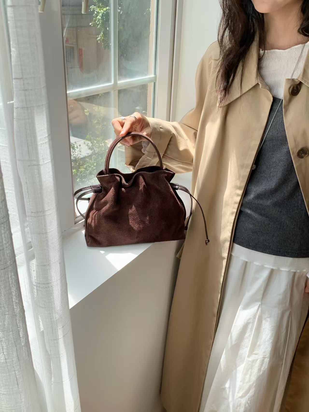 Genuine Leather Dumpling Shape Handbag With Folds Featuring Top Handle, Perfect For Autumn