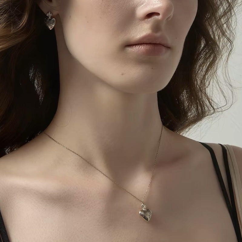 Heart Shape Carving Necklace For Women With Brass Chain, 18K Real Gold Plated Finish, And Copper Pendant