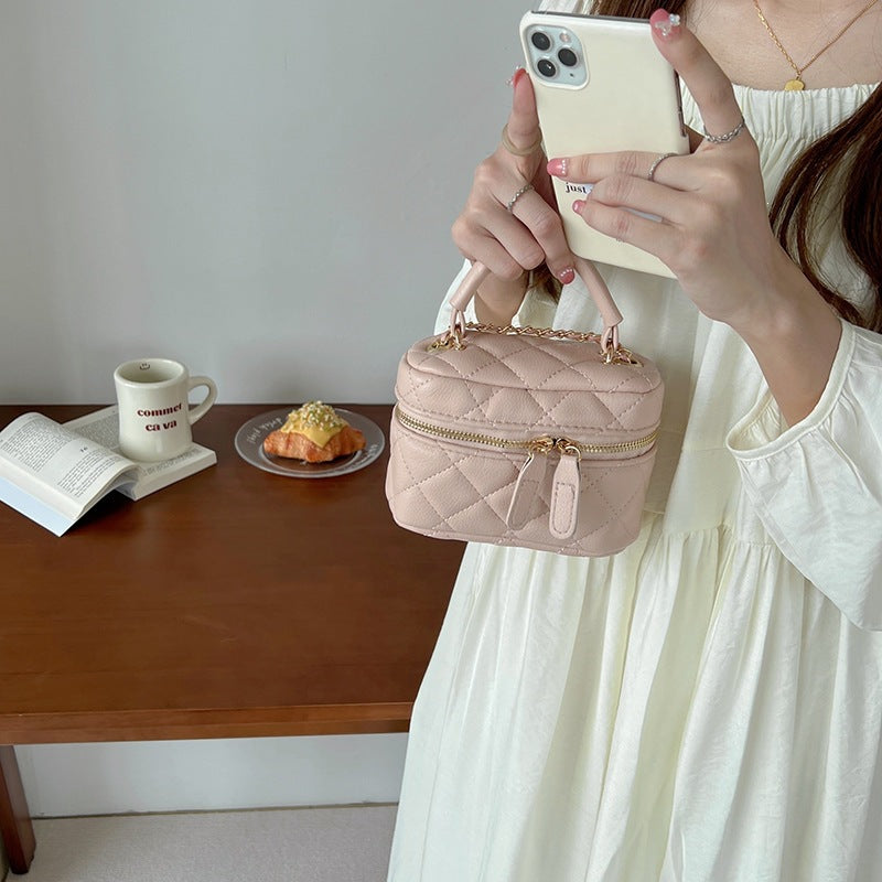Lingge Cylindrical Shoulder Bag In PU Leather With Sewing Thread Detail And Chain Strap For  Spring And Summer