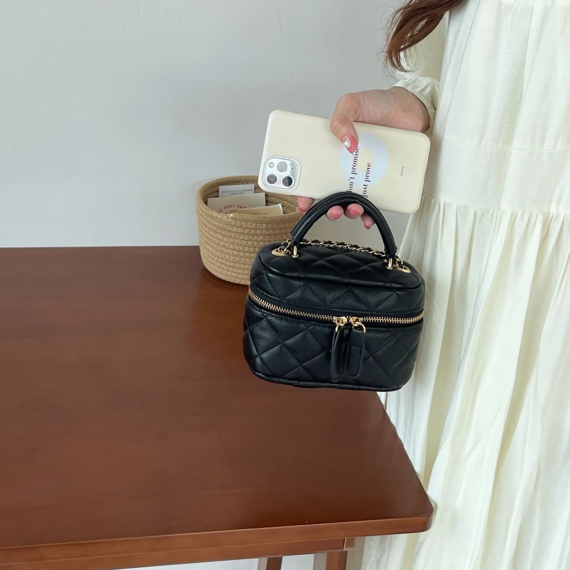 Lingge Cylindrical Shoulder Bag In PU Leather With Sewing Thread Detail And Chain Strap For  Spring And Summer