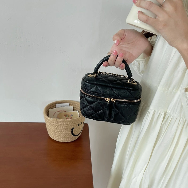 Lingge Cylindrical Shoulder Bag In PU Leather With Sewing Thread Detail And Chain Strap For  Spring And Summer