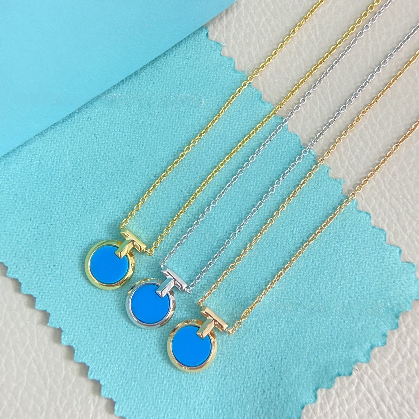 Gold Shell Necklace For Women With Electroplated V Gold And Turquoise Inlay On Cable Chain