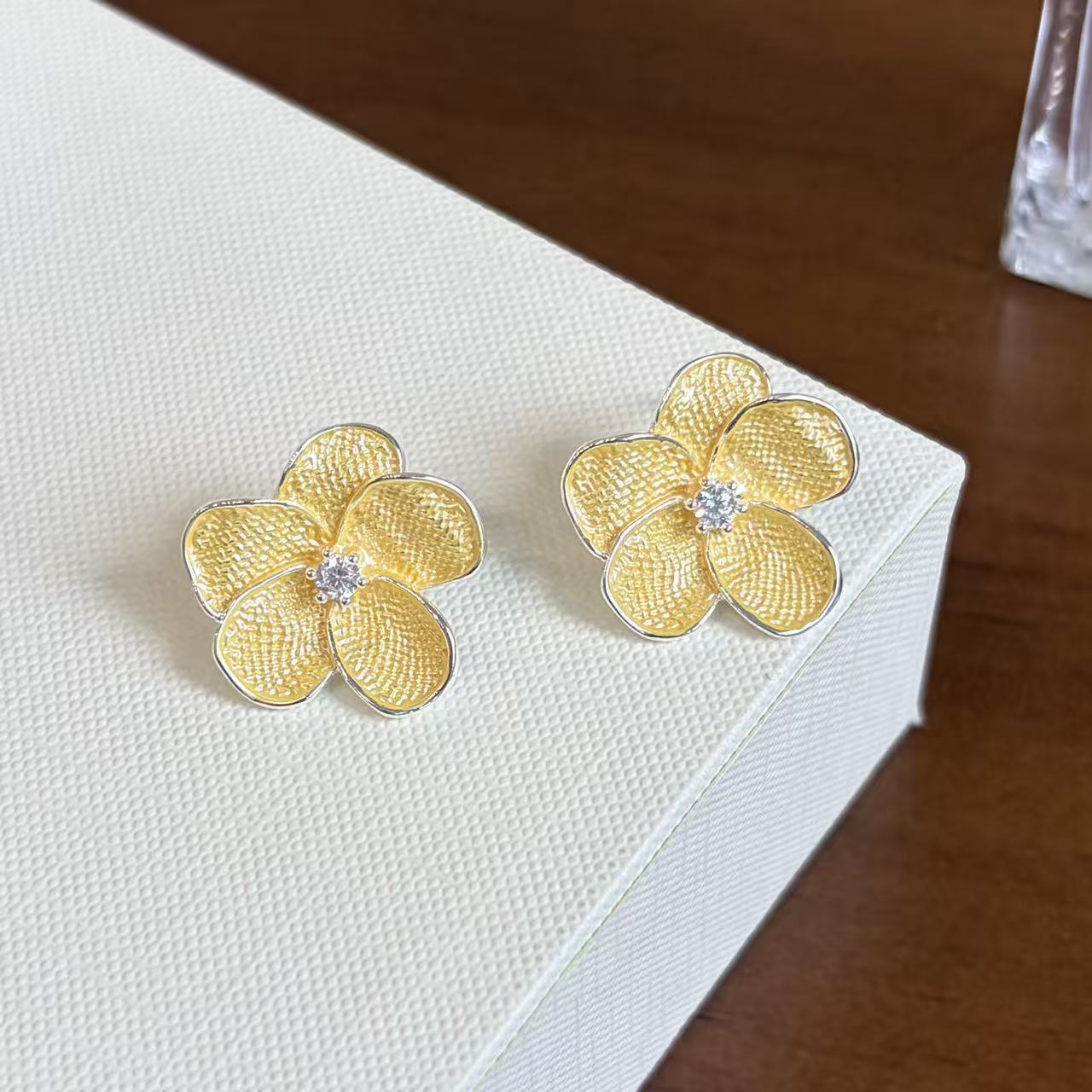 Enamel Flowers Stud Earrings In Alloy With Copper Posts, Marine Style Design For Women