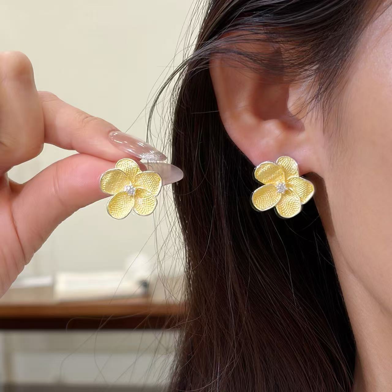 Enamel Flowers Stud Earrings In Alloy With Copper Posts, Marine Style Design For Women