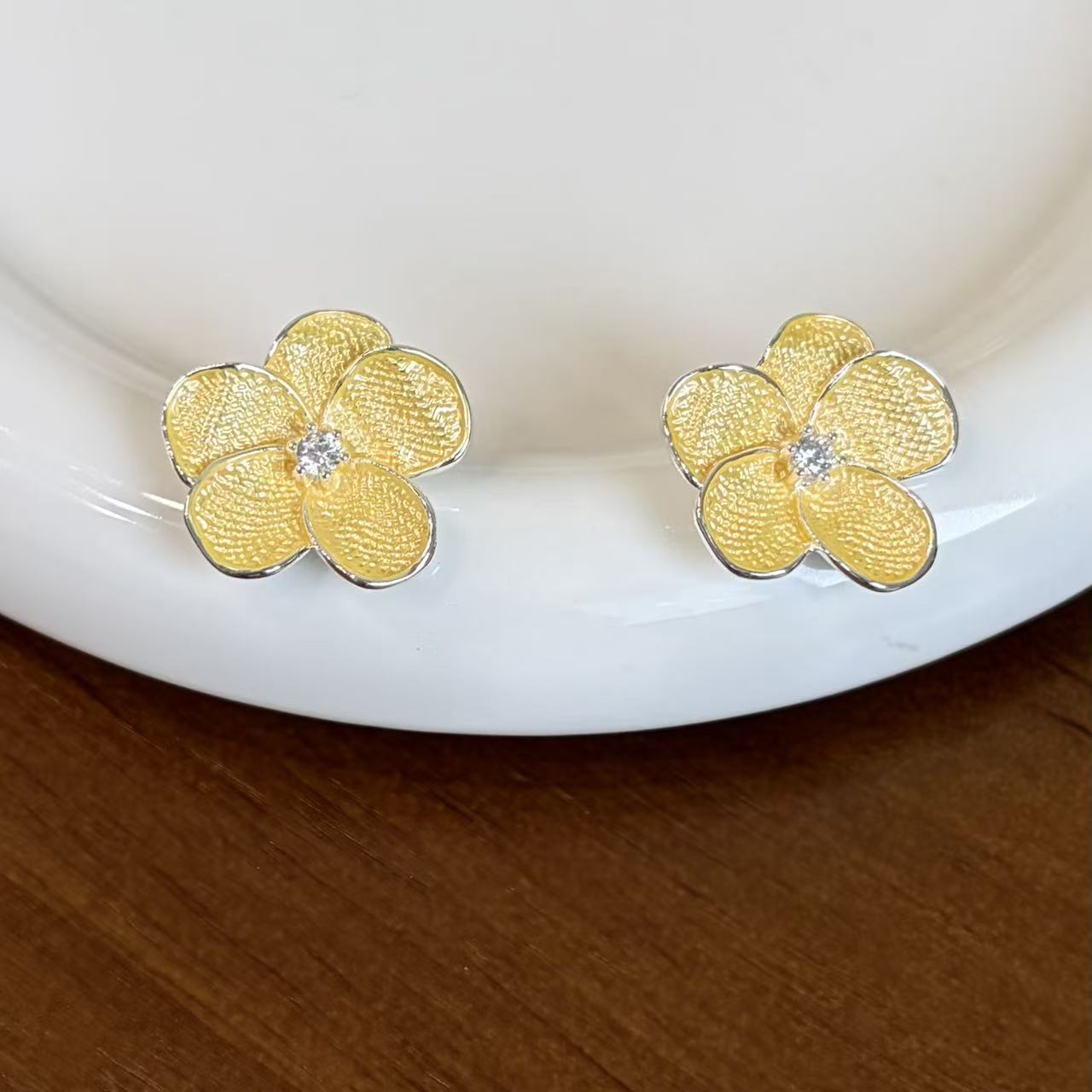 Enamel Flowers Stud Earrings In Alloy With Copper Posts, Marine Style Design For Women