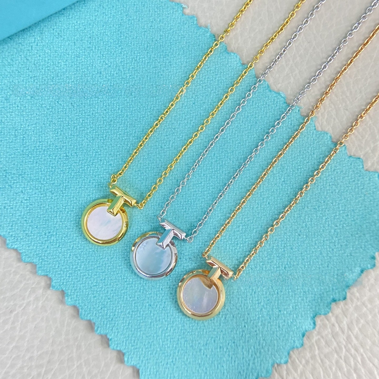Gold Shell Necklace For Women With Electroplated V Gold And Turquoise Inlay On Cable Chain
