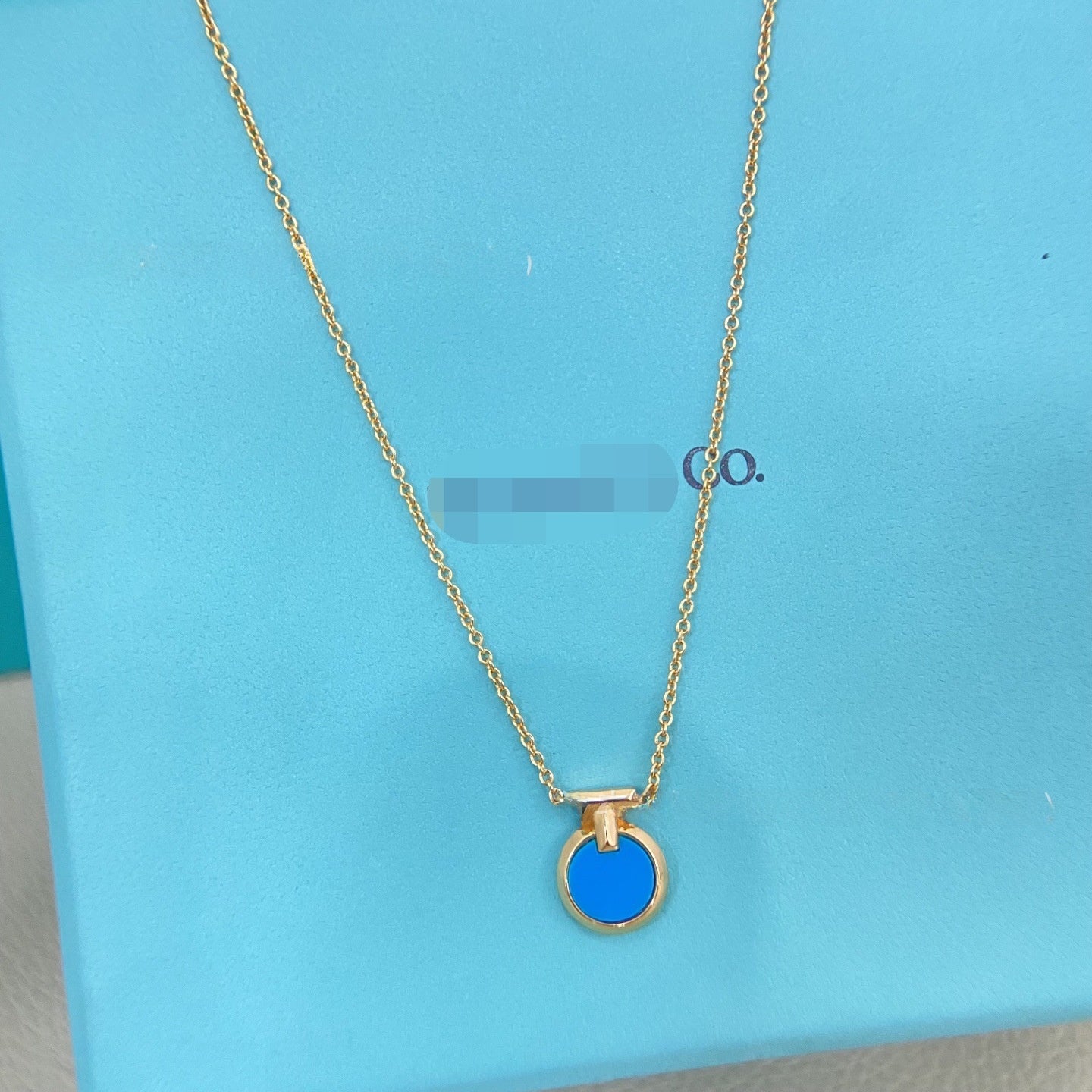 Gold Shell Necklace For Women With Electroplated V Gold And Turquoise Inlay On Cable Chain