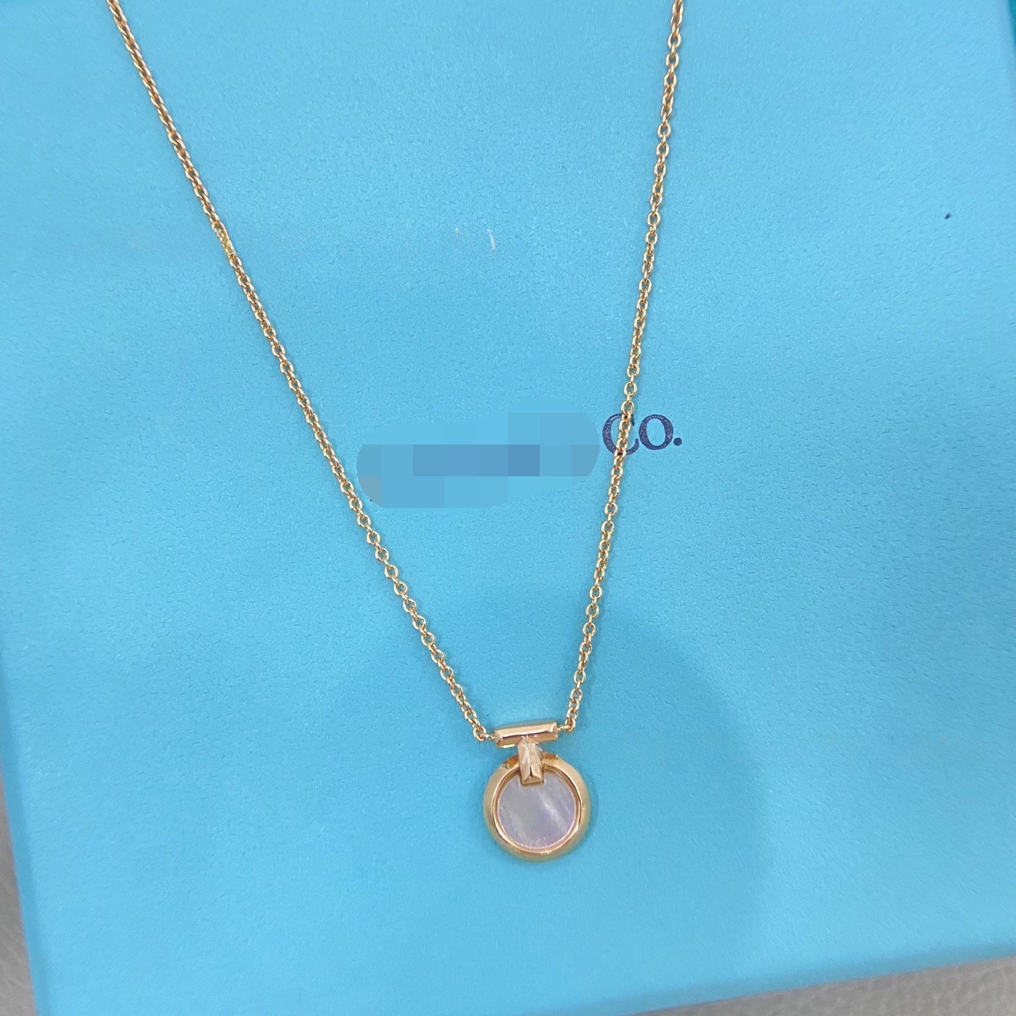 Gold Shell Necklace For Women With Electroplated V Gold And Turquoise Inlay On Cable Chain