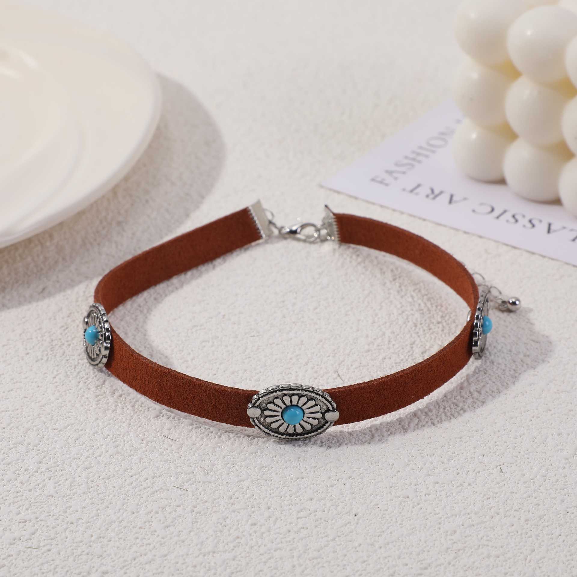 Bohemian Flowers Choker Necklace For Women Featuring Alloy Chain And Alloy Pendant