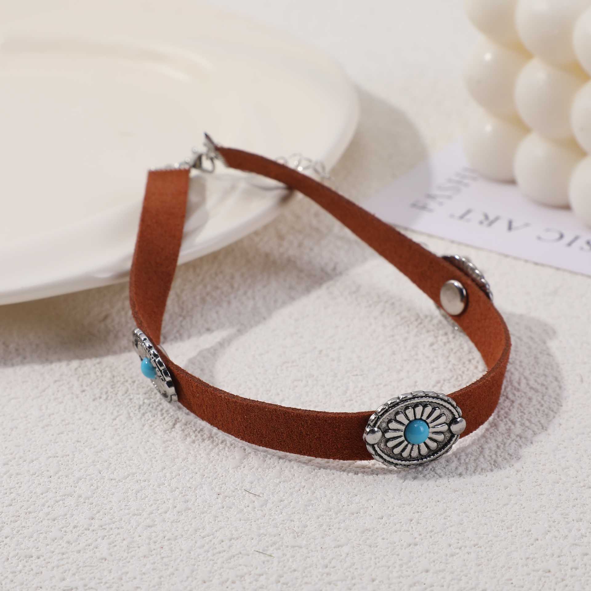 Bohemian Flowers Choker Necklace For Women Featuring Alloy Chain And Alloy Pendant
