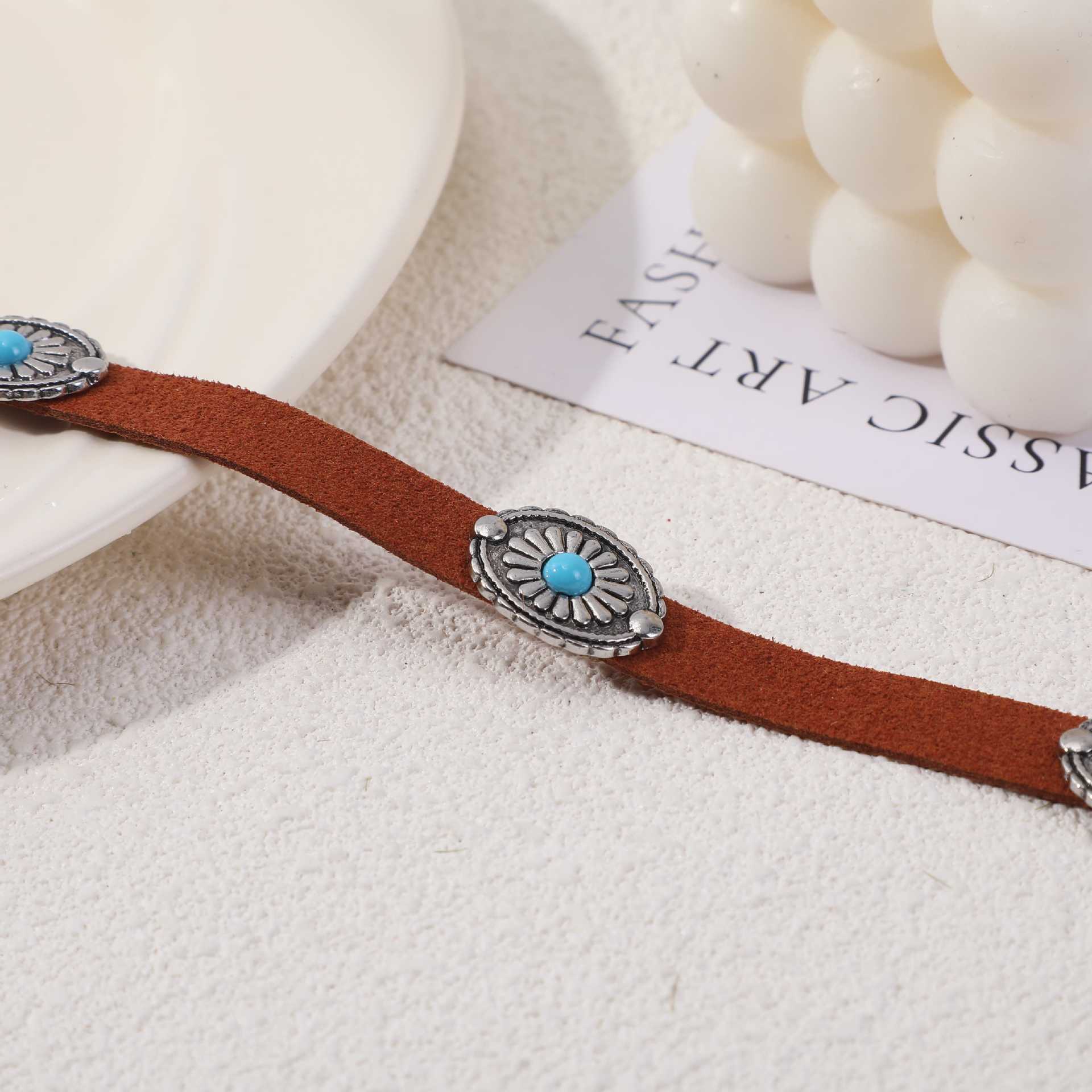 Bohemian Flowers Choker Necklace For Women Featuring Alloy Chain And Alloy Pendant