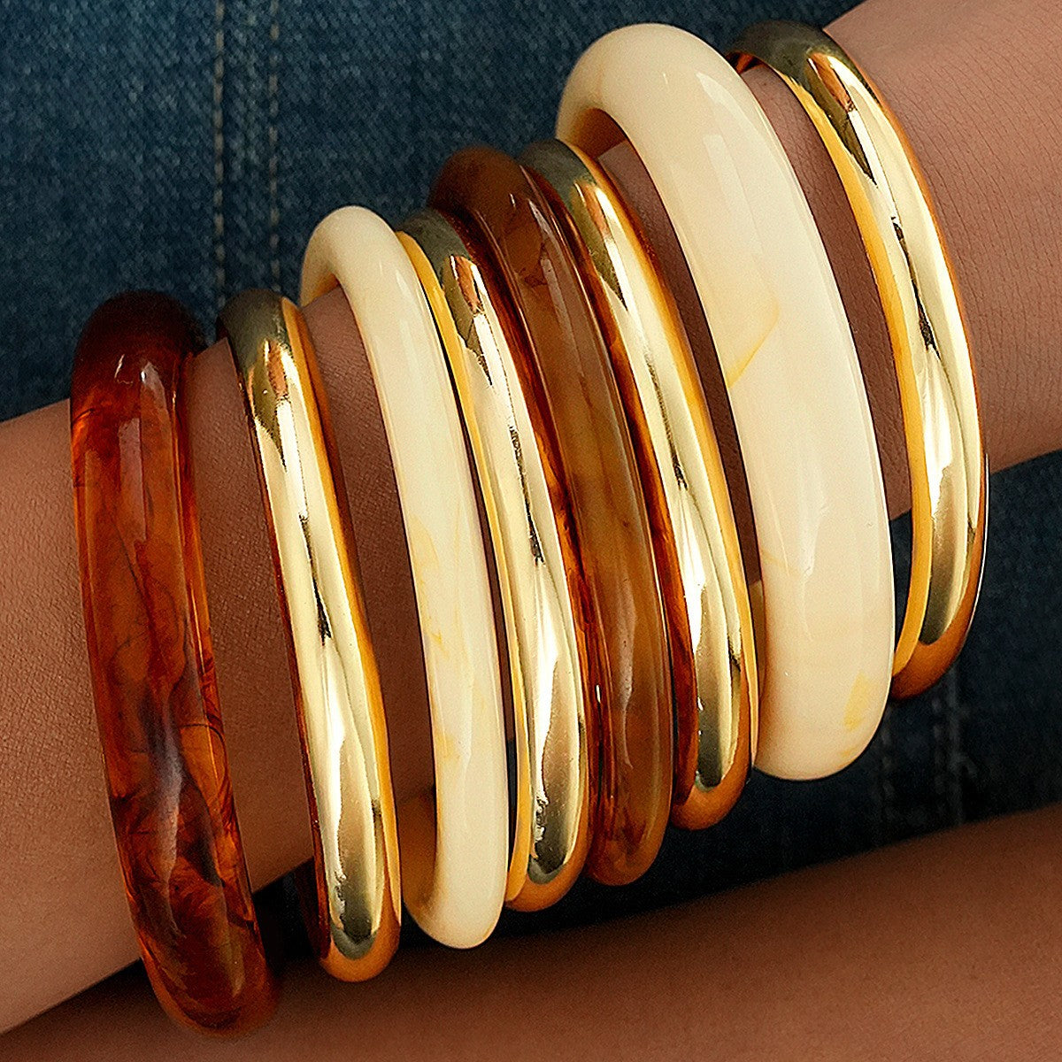 Gold Resin Splicing Bangle For Women Featuring Elegant Design