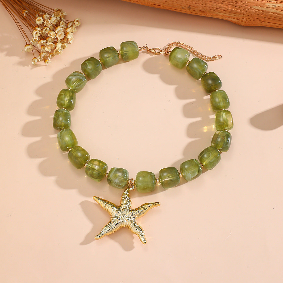 Exaggerated Starfish Choker Necklace For Women With Dyed Black Acrylic Pendant
