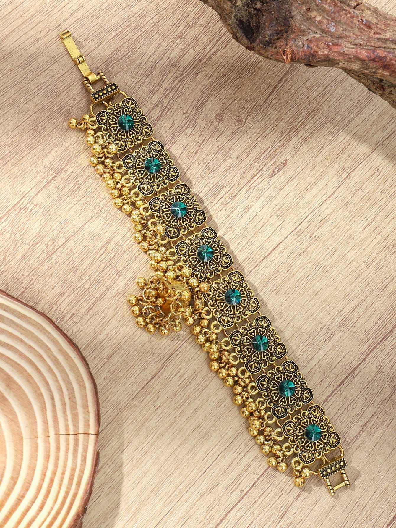 Ethnic Style Green Bell Tassel Bracelet For Women In Zinc Alloy