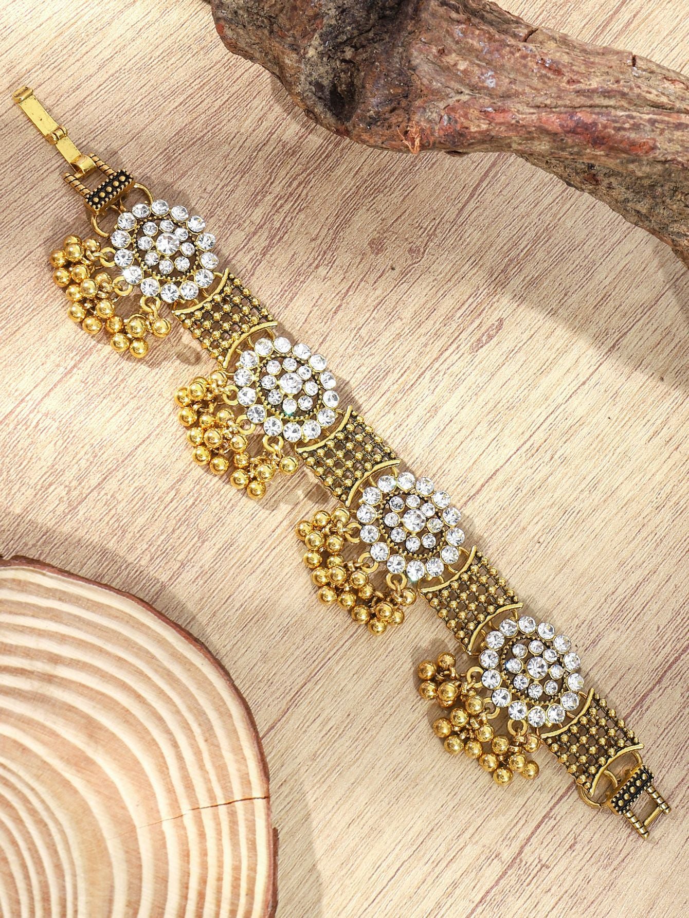 Ethnic Style Green Bell Tassel Bracelet For Women In Zinc Alloy