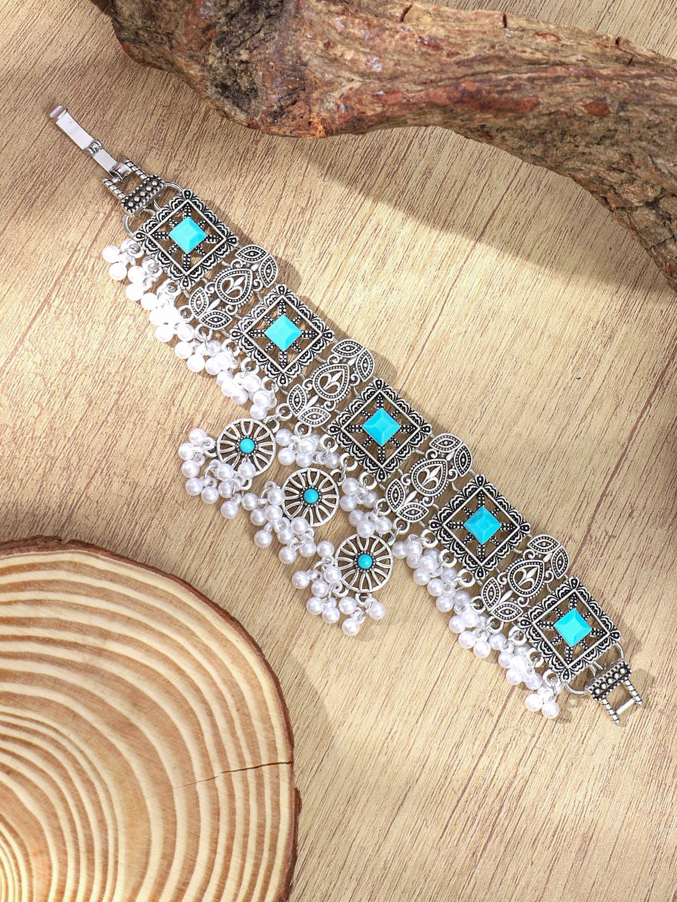 Ethnic Style Green Bell Tassel Bracelet For Women In Zinc Alloy