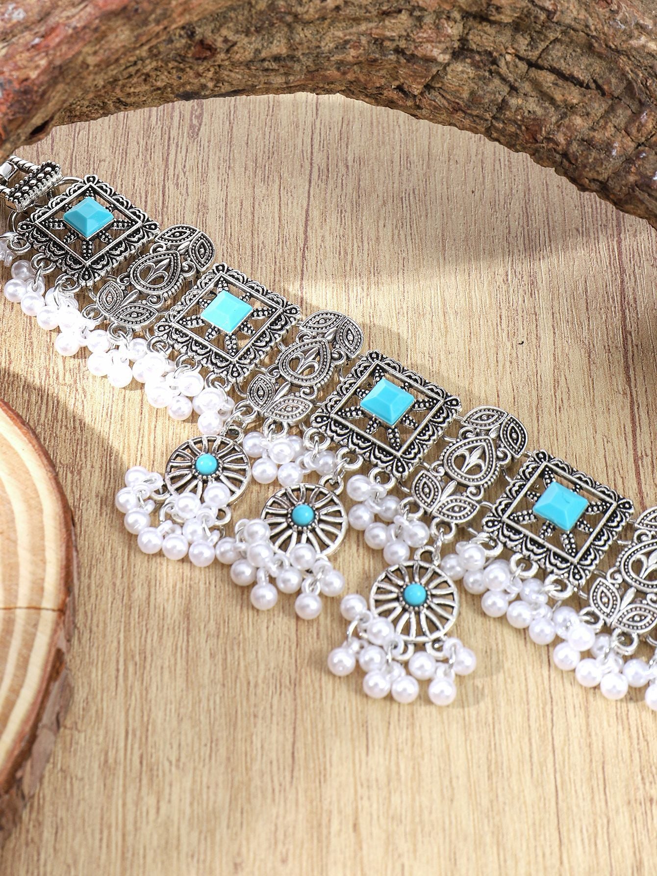 Ethnic Style Green Bell Tassel Bracelet For Women In Zinc Alloy