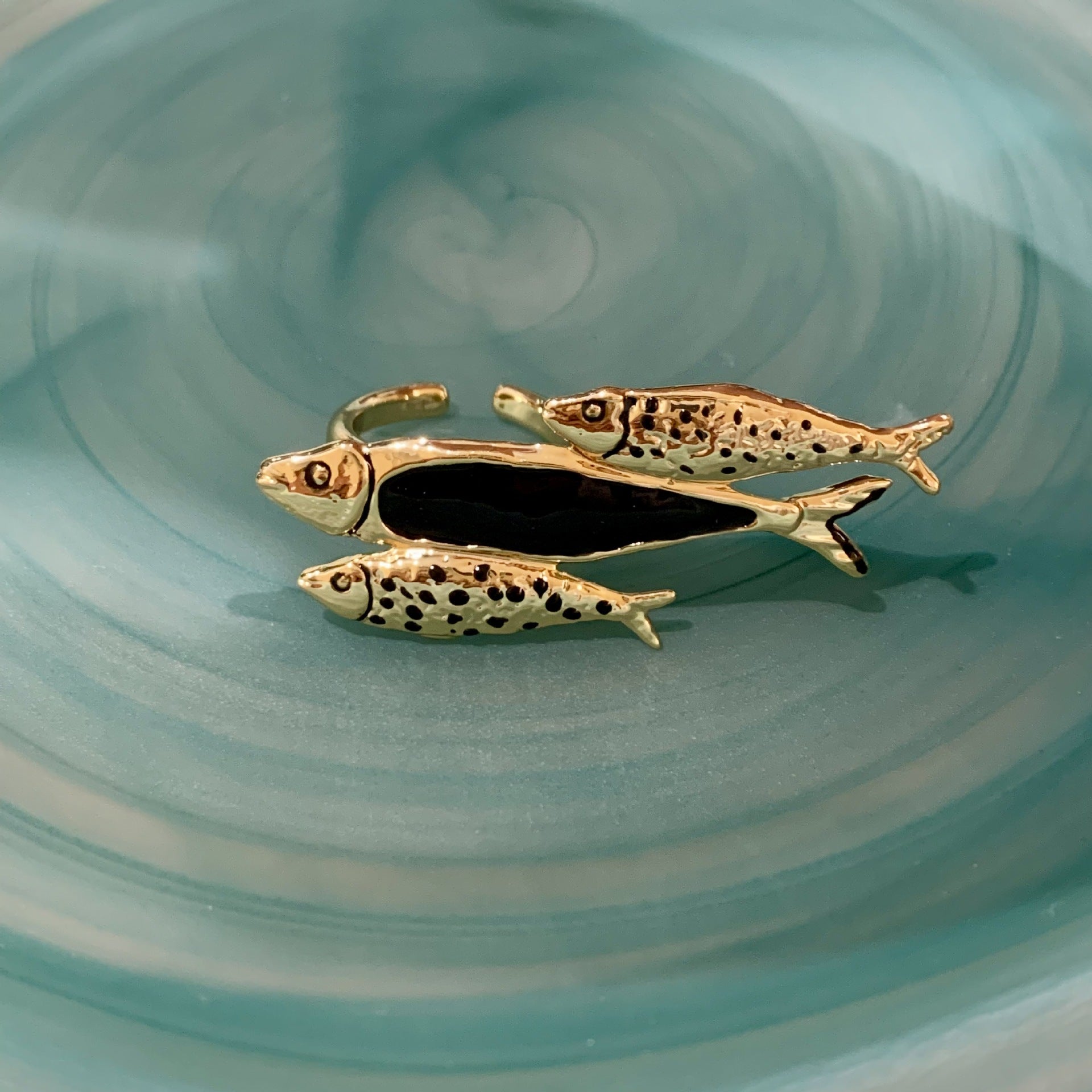 Fish Pattern Copper Alloy Rings For  Spring And Summer Featuring Dyed Black Color And Enamel Craftsmanship